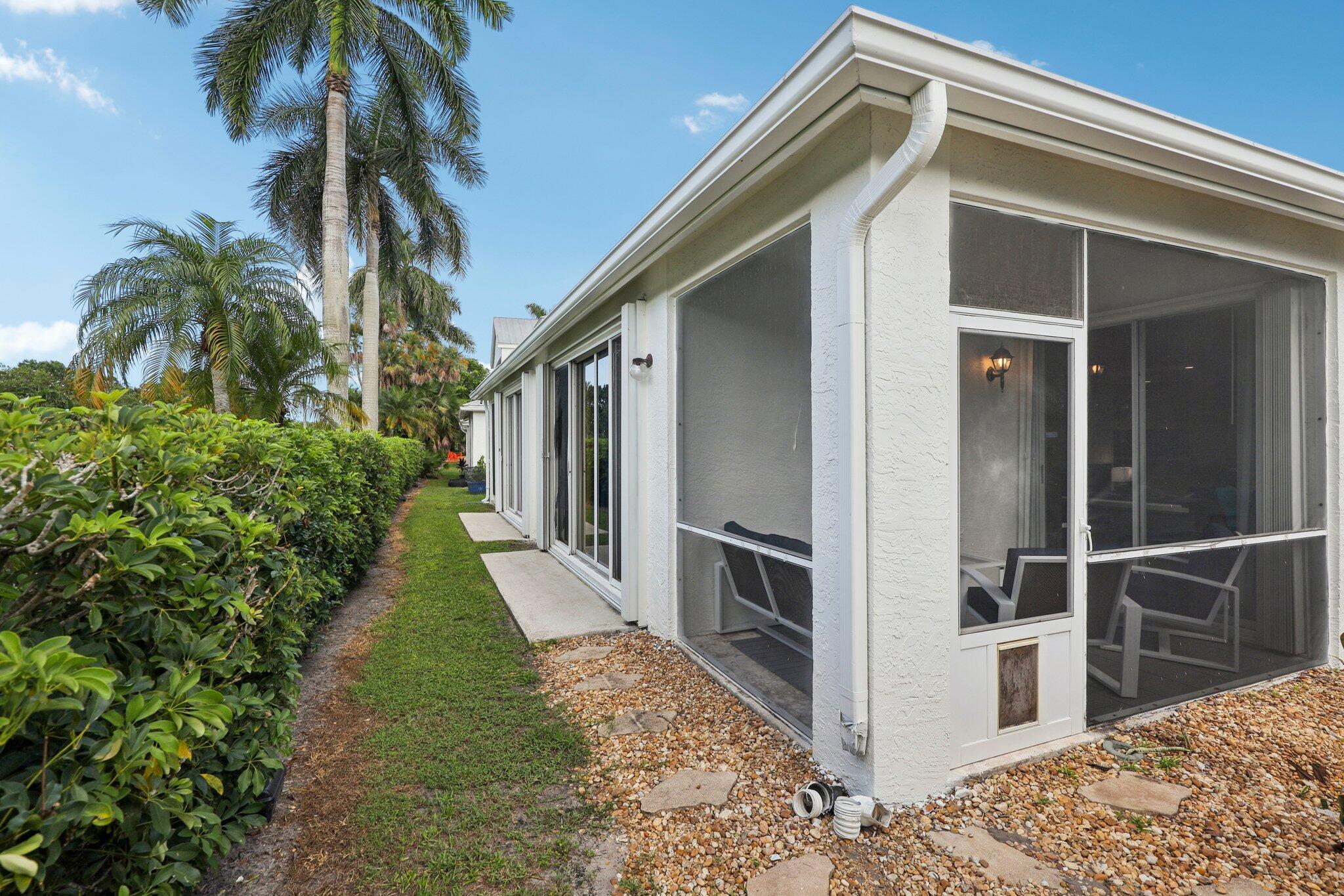 Homes for sale in Wellington, FL | 10709 Pelican Dr Dr, Wellington, FL 33414 | MLS# R11117626