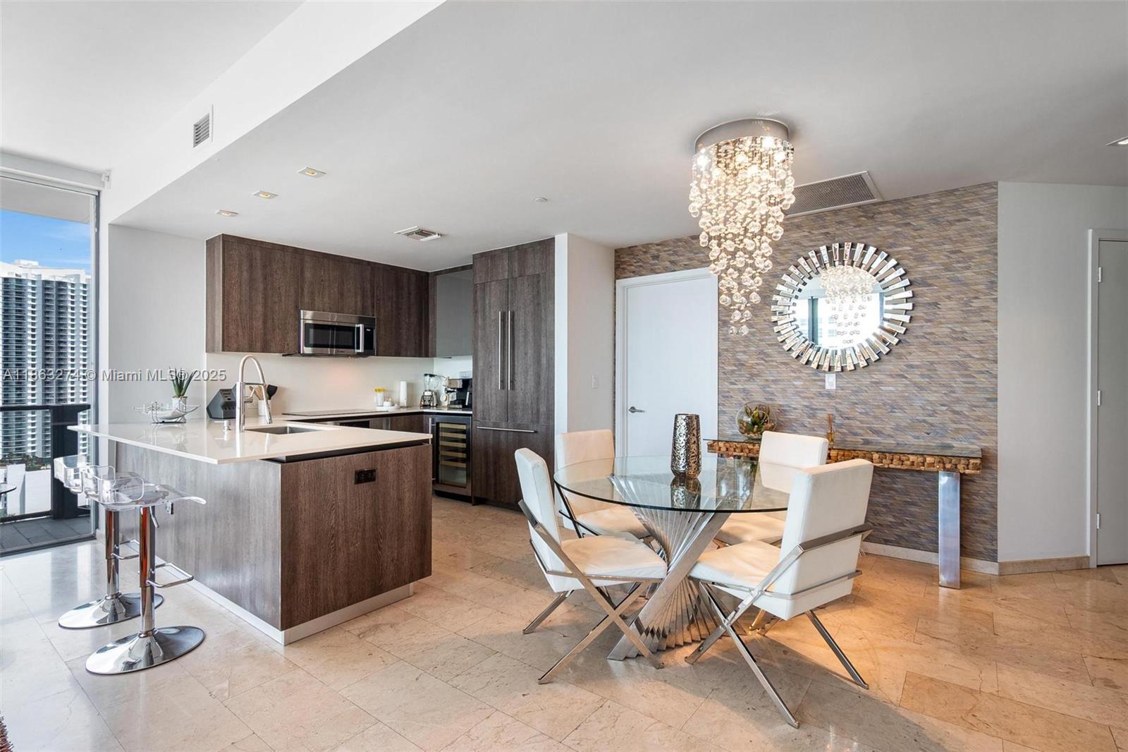 88 SW 7th St #1812, Miami FL 33130