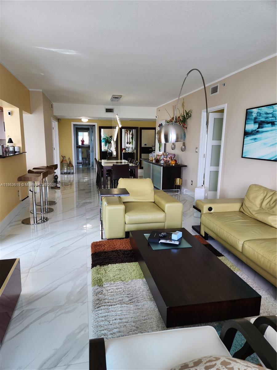 325 Biscayne Blvd #25, Miami FL 33131