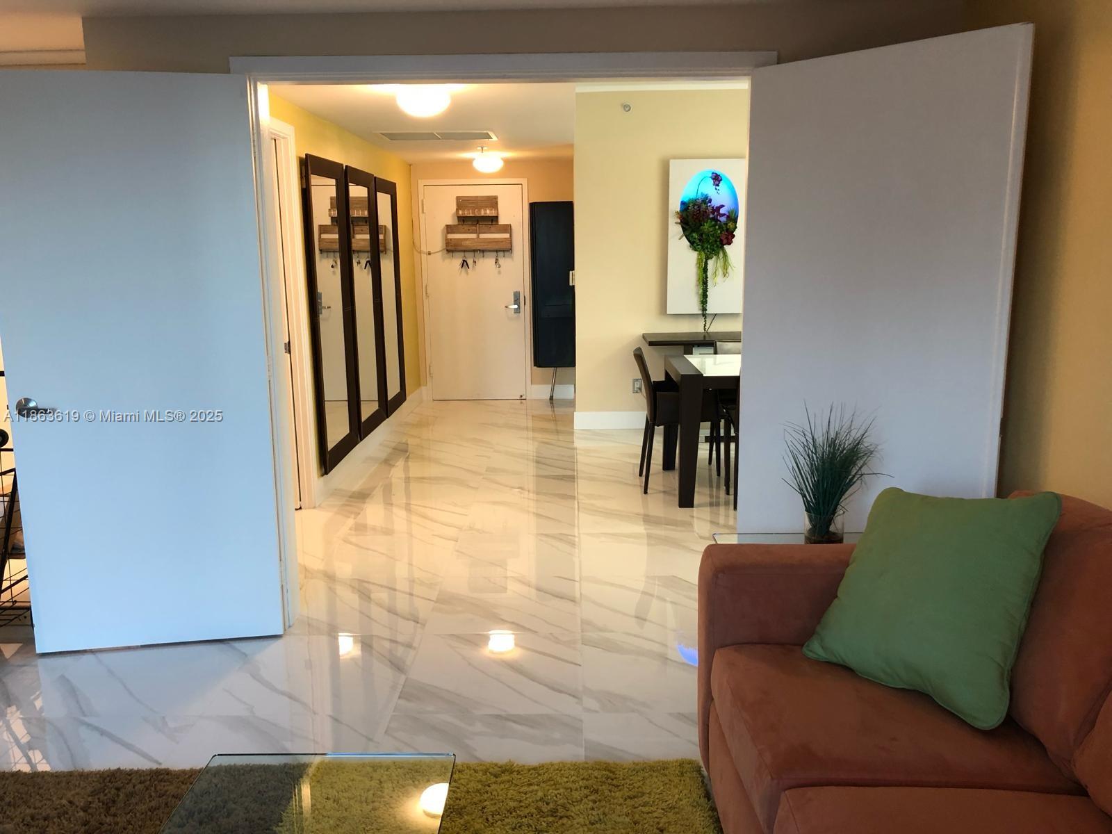 325 Biscayne Blvd #25, Miami FL 33131