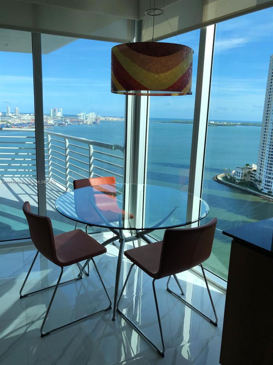 325 Biscayne Blvd #25, Miami FL 33131