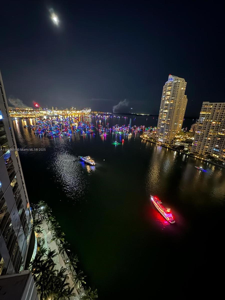 325 Biscayne Blvd #25, Miami FL 33131