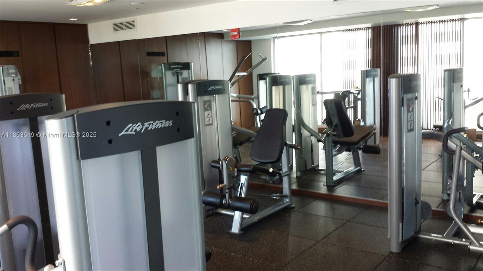 325 Biscayne Blvd #25, Miami FL 33131
