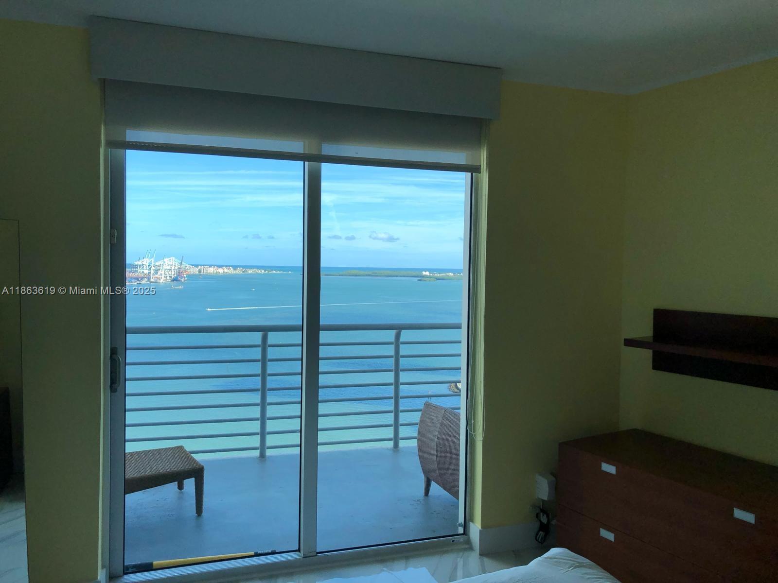 325 Biscayne Blvd #25, Miami FL 33131