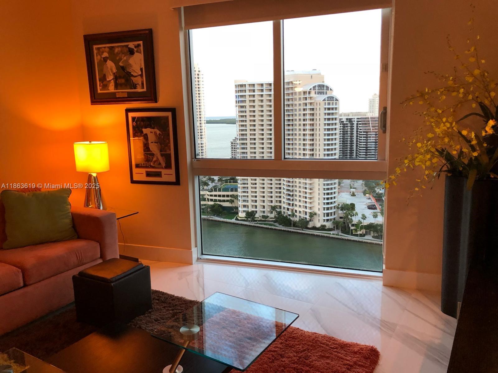 325 Biscayne Blvd #25, Miami FL 33131