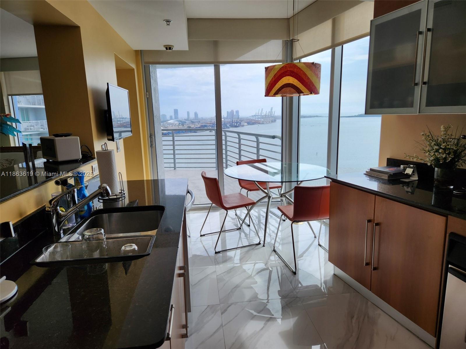 325 Biscayne Blvd #25, Miami FL 33131