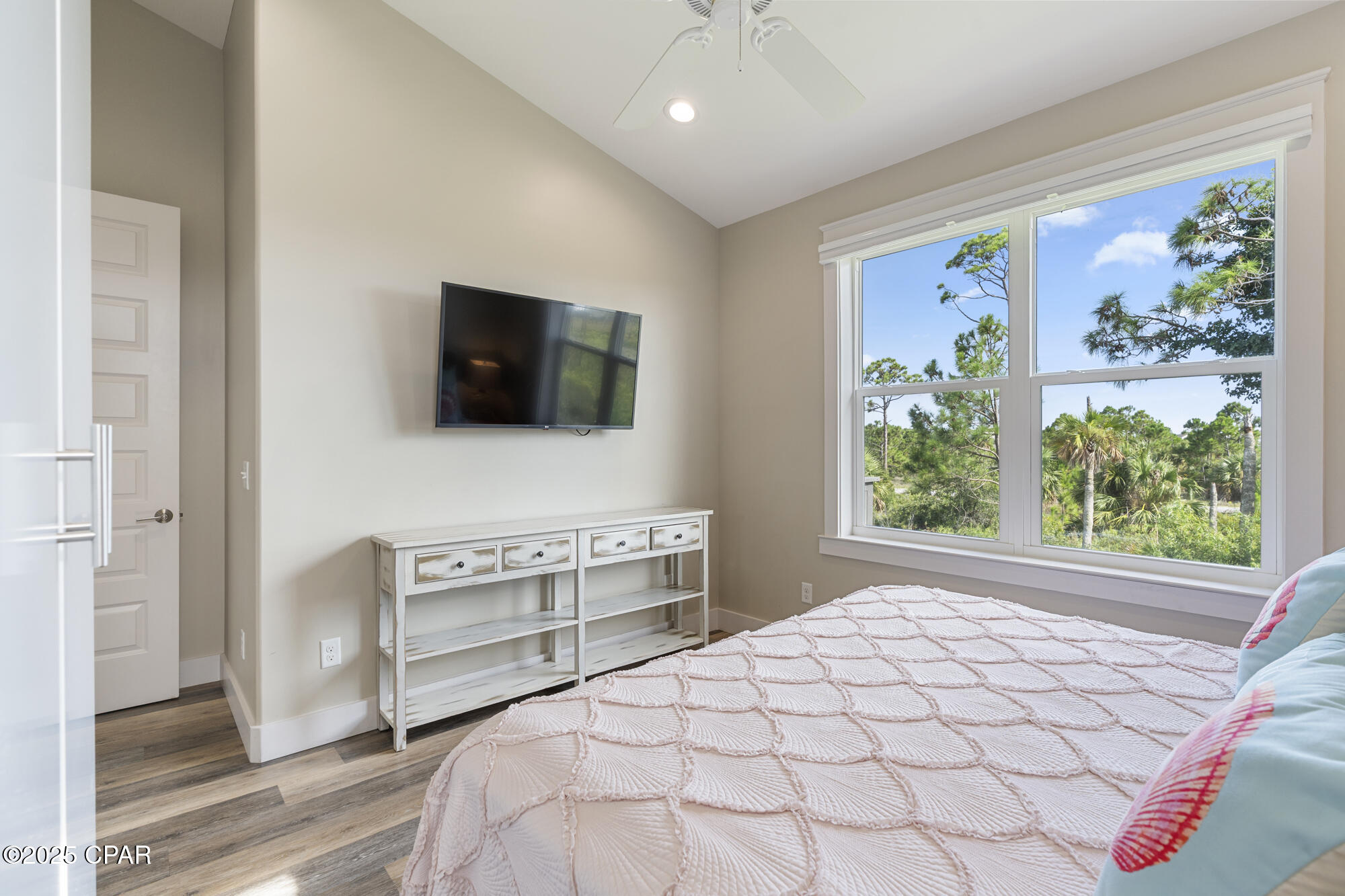 Image 32 For 201 Park Point Circle