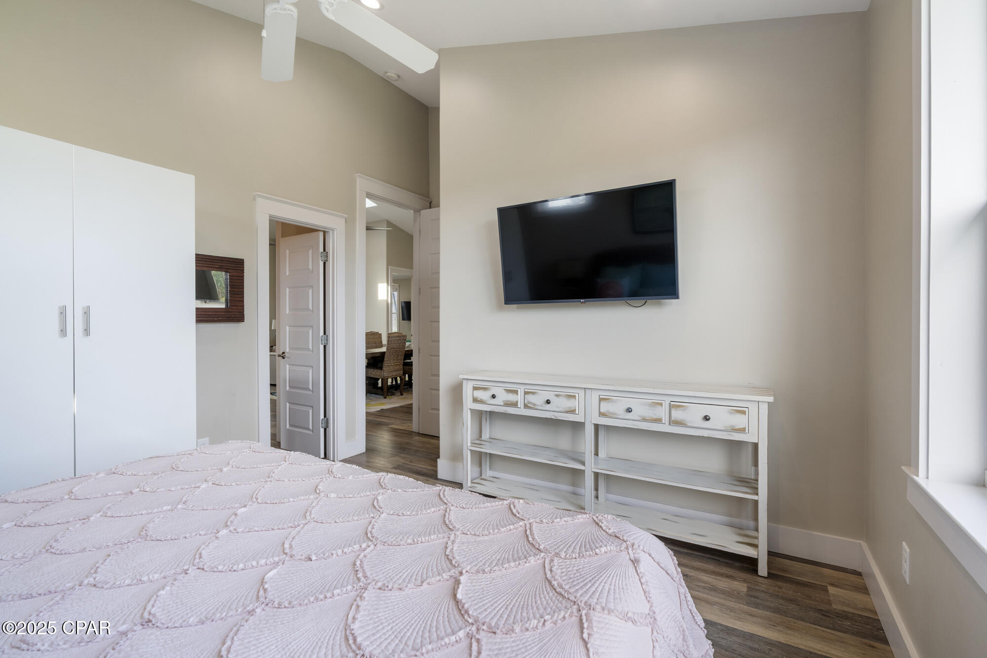 Image 34 For 201 Park Point Circle