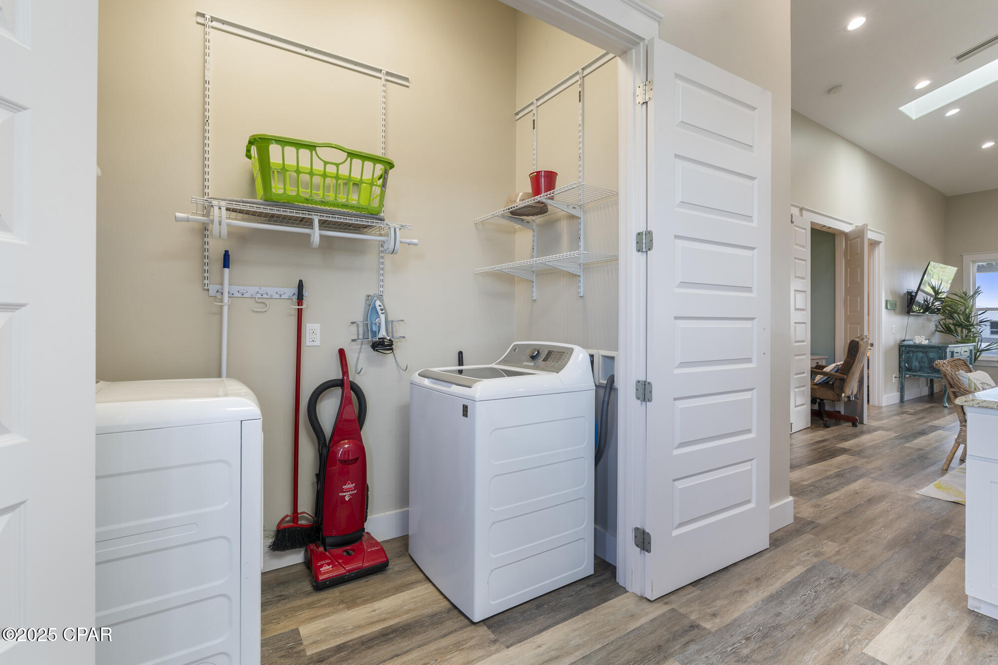 Image 40 For 201 Park Point Circle