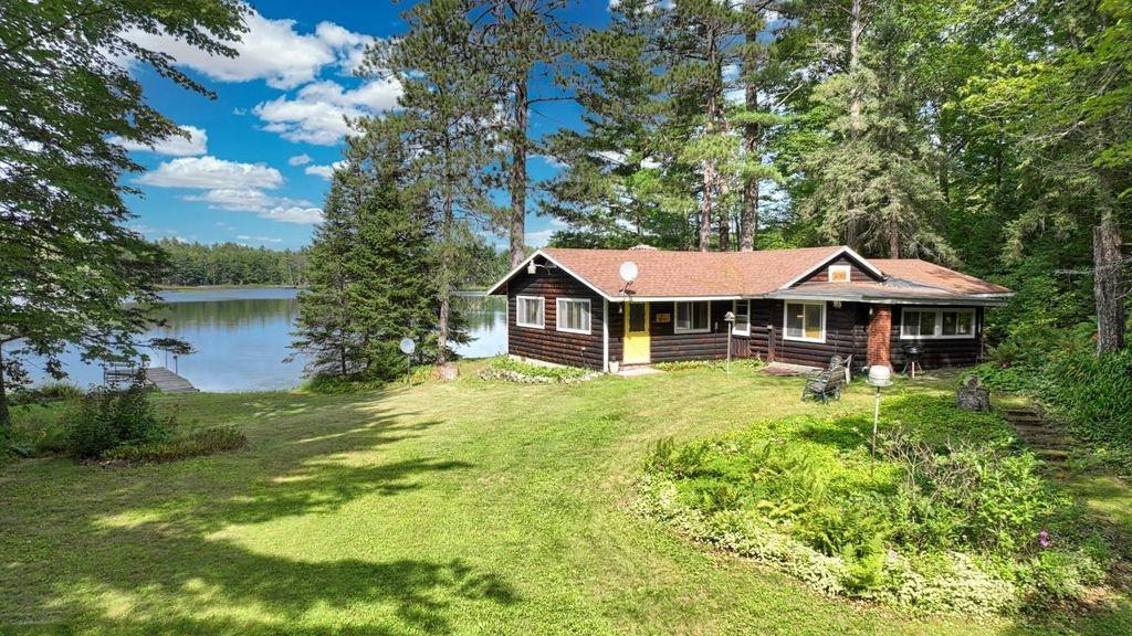 Bills Lake house picture