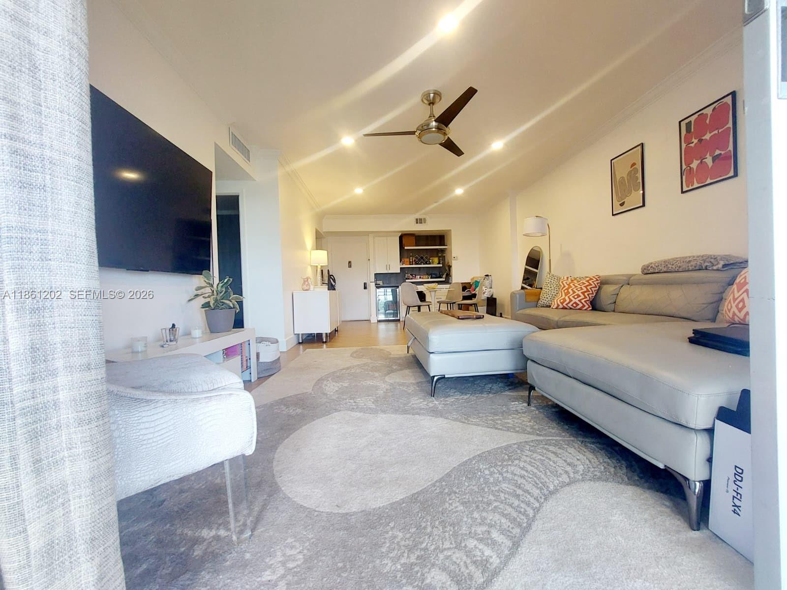 Hillcrest No 21 Condo