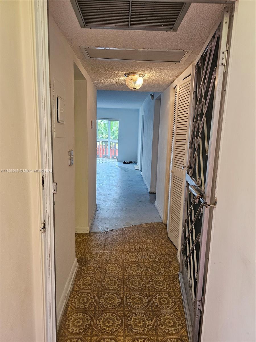 listing main picture