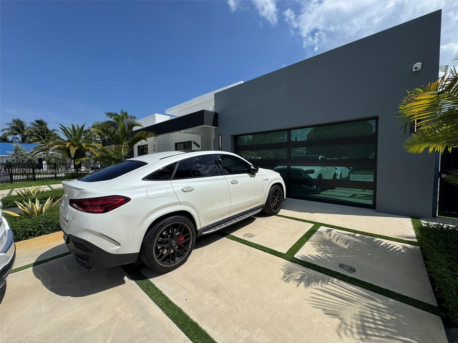 Homes for sale in Miami, FL | 10960 Sw 42Nd Ter, Miami, FL 33165 | MLS# A11863789