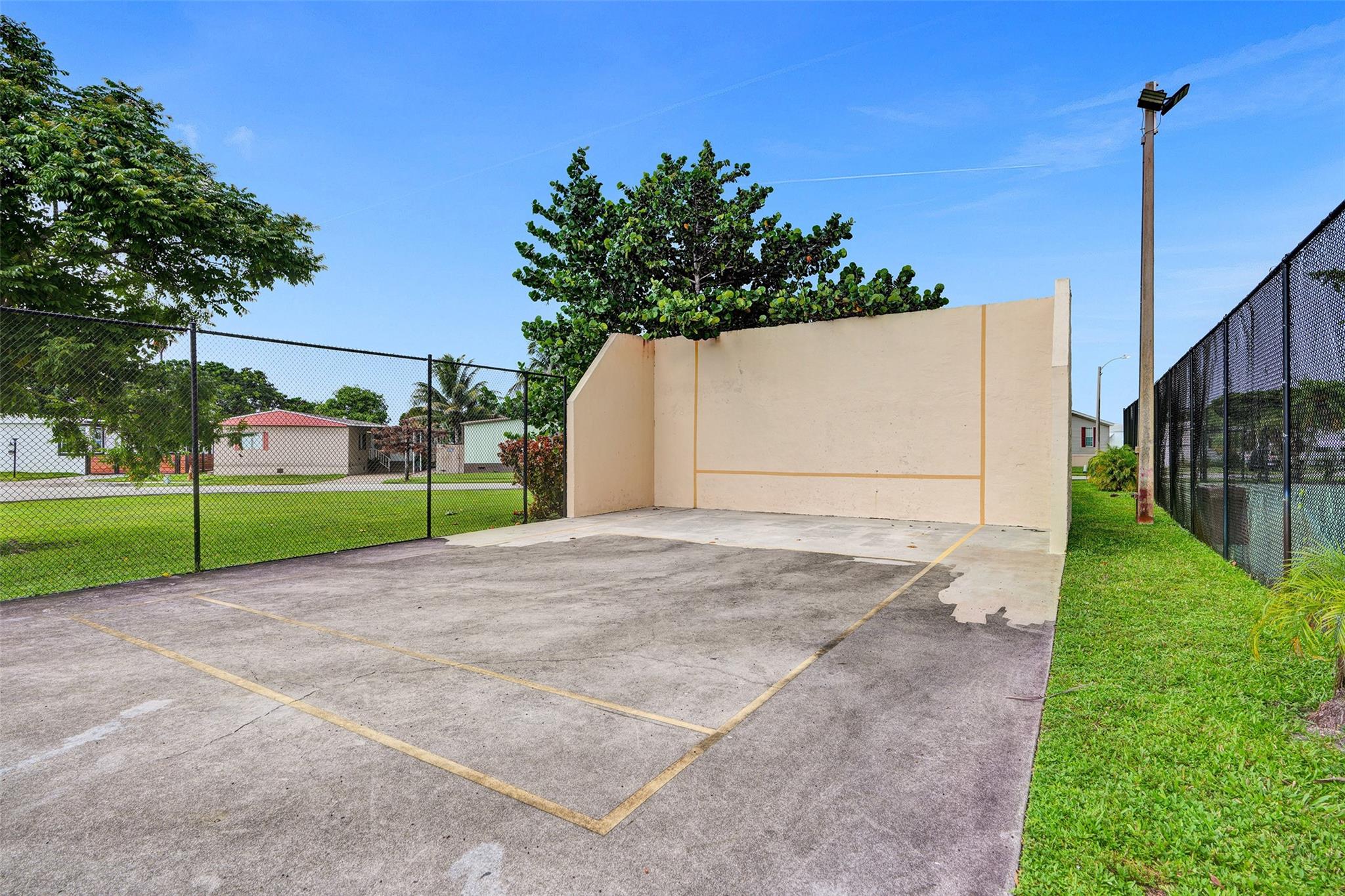 Homes for sale in Pembroke Pines, FL | 601 Nw 215th Ave, Pembroke Pines, FL 33029 | MLS# F10522969