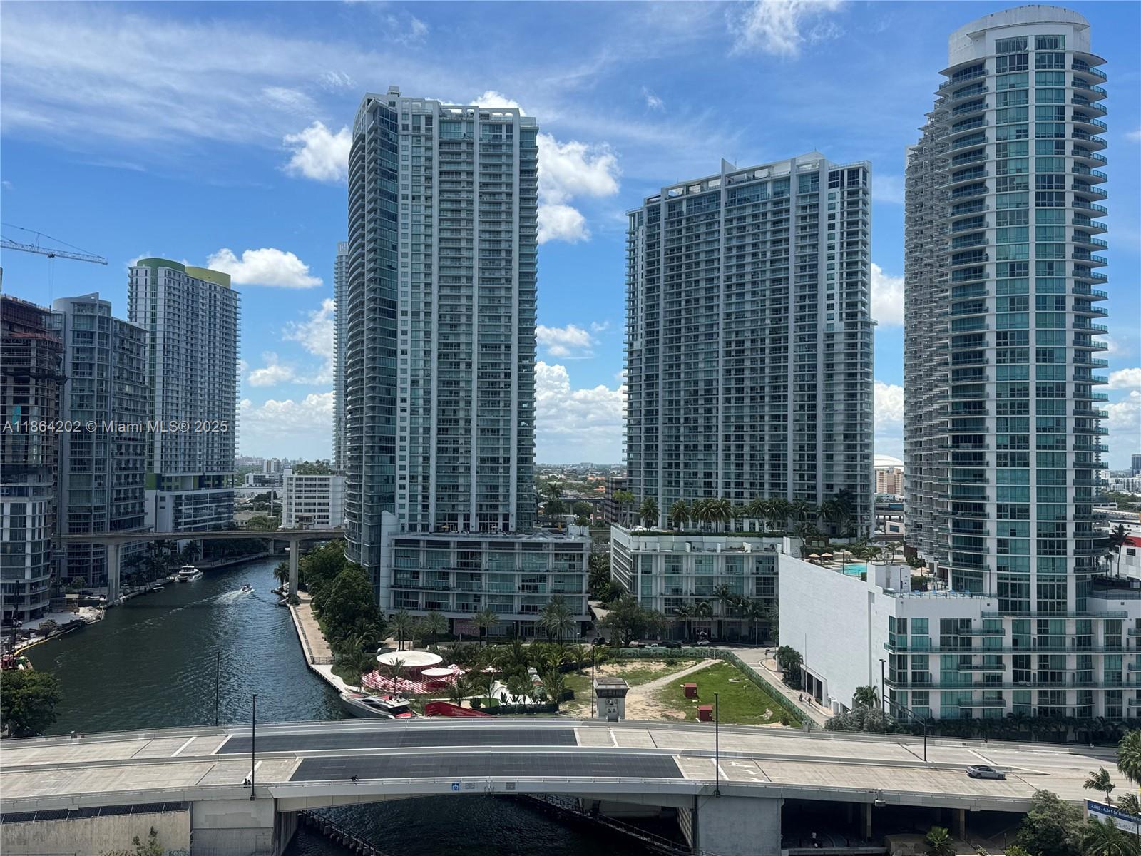 Brickell On The River