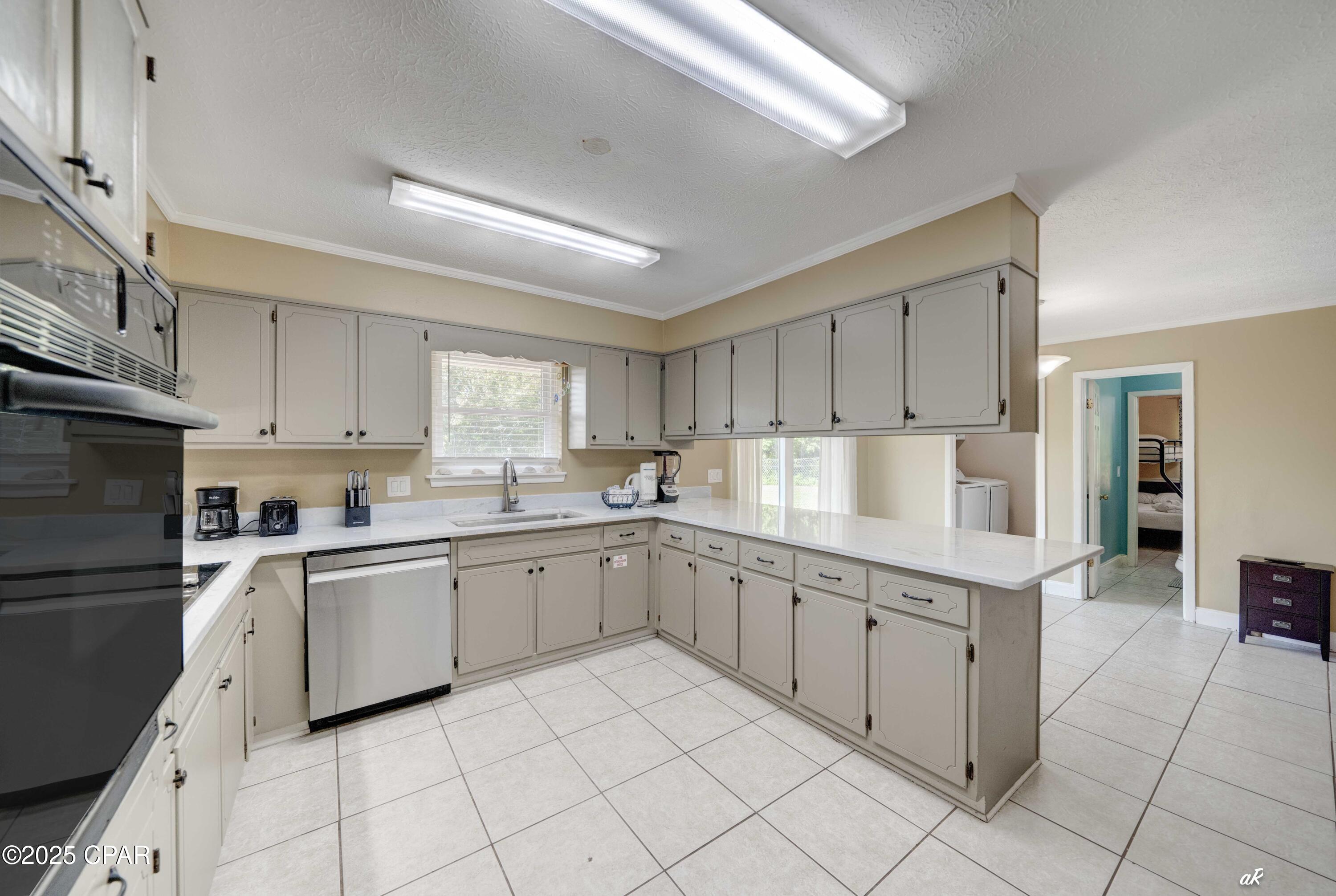 Image 17 For 8211 Laird Street