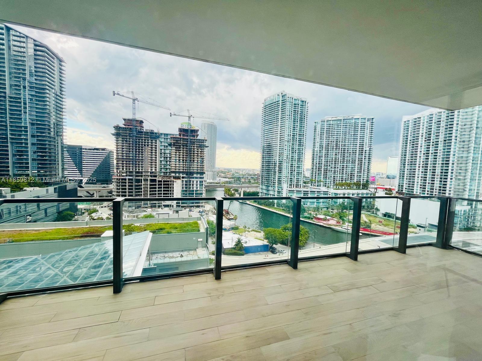 Apartamento à Venda em Miami, FL