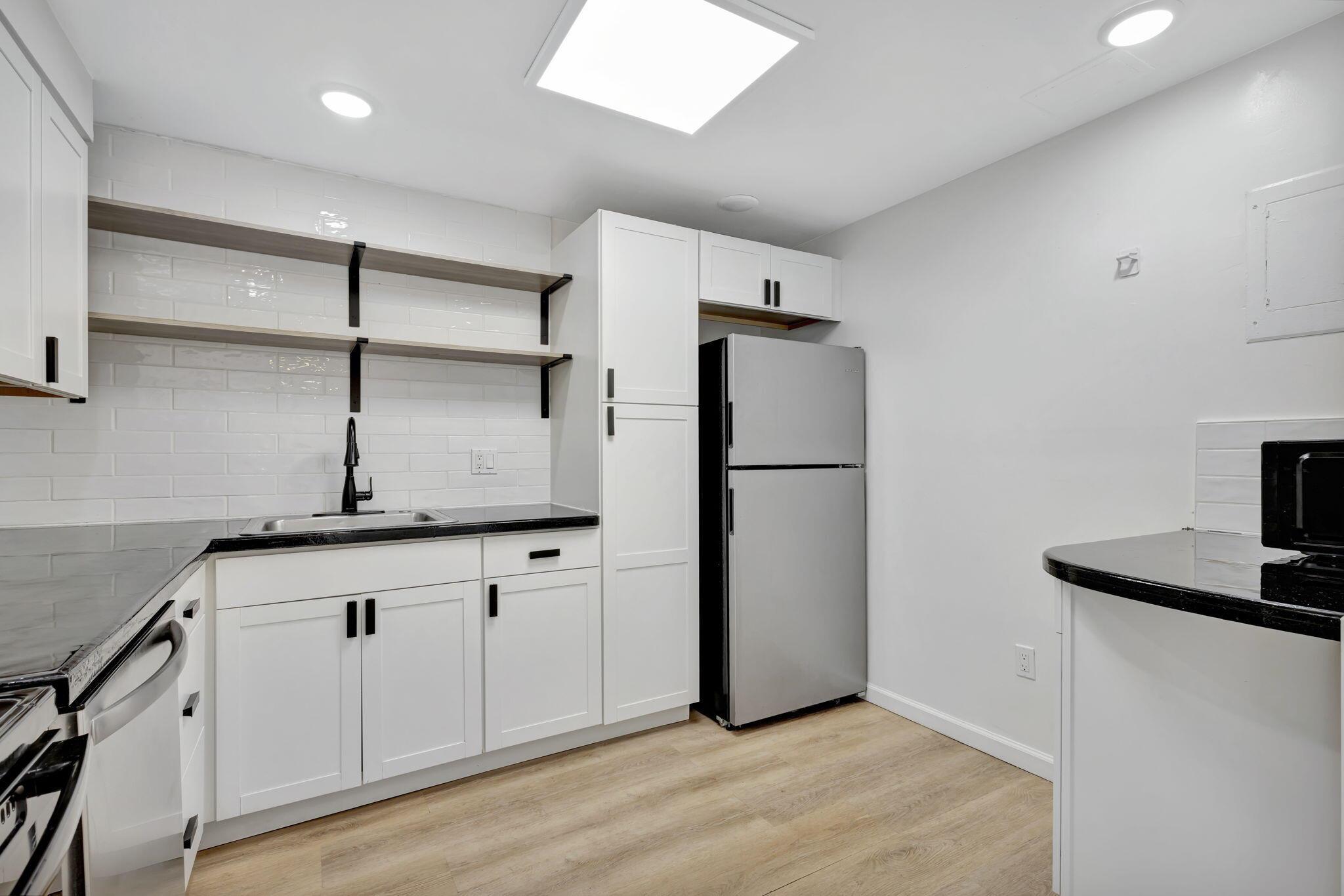 Homes for sale in West Palm Beach, FL | 500 Executive Center Dr #3-J, West Palm Beach, FL 33401 | MLS# R11118032