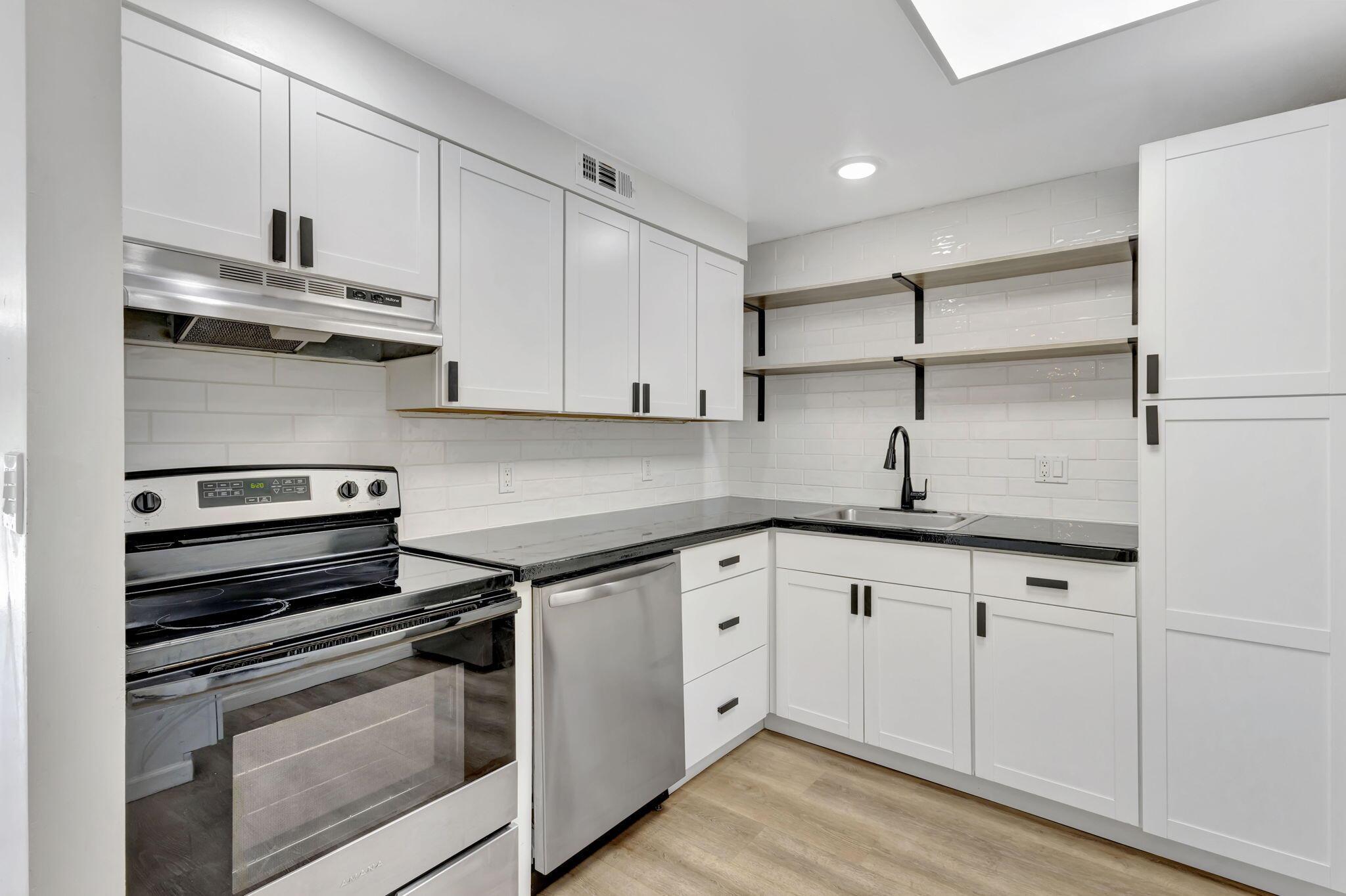 Homes for sale in West Palm Beach, FL | 500 Executive Center Dr #3-J, West Palm Beach, FL 33401 | MLS# R11118032