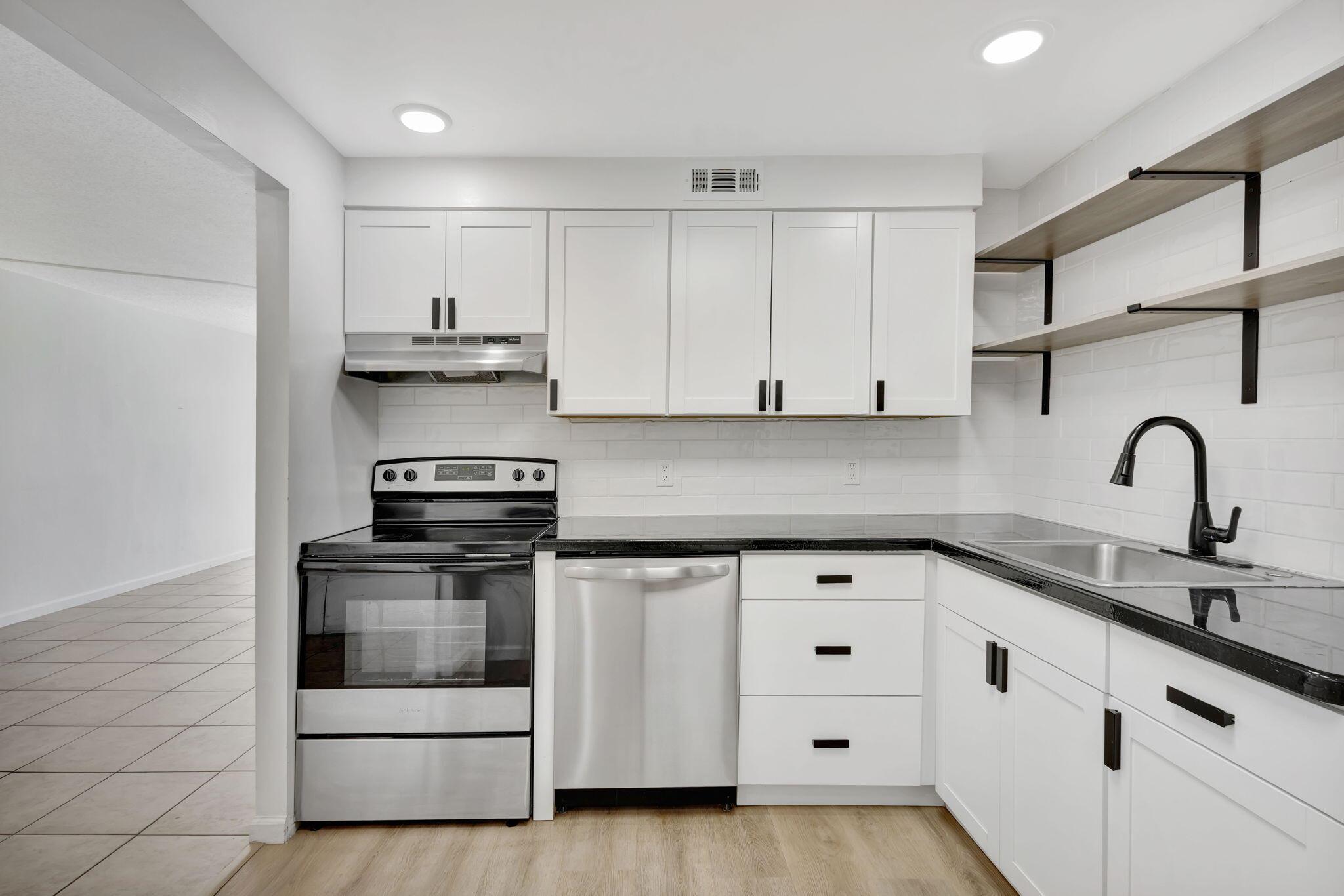 Homes for sale in West Palm Beach, FL | 500 Executive Center Dr #3-J, West Palm Beach, FL 33401 | MLS# R11118032