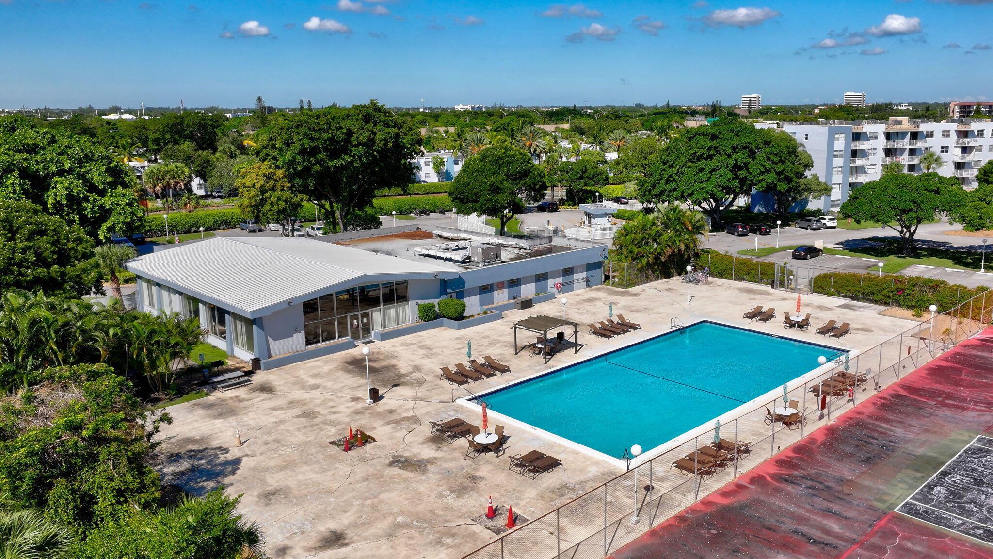 Homes for sale in West Palm Beach, FL | 500 Executive Center Dr #3-J, West Palm Beach, FL 33401 | MLS# R11118032