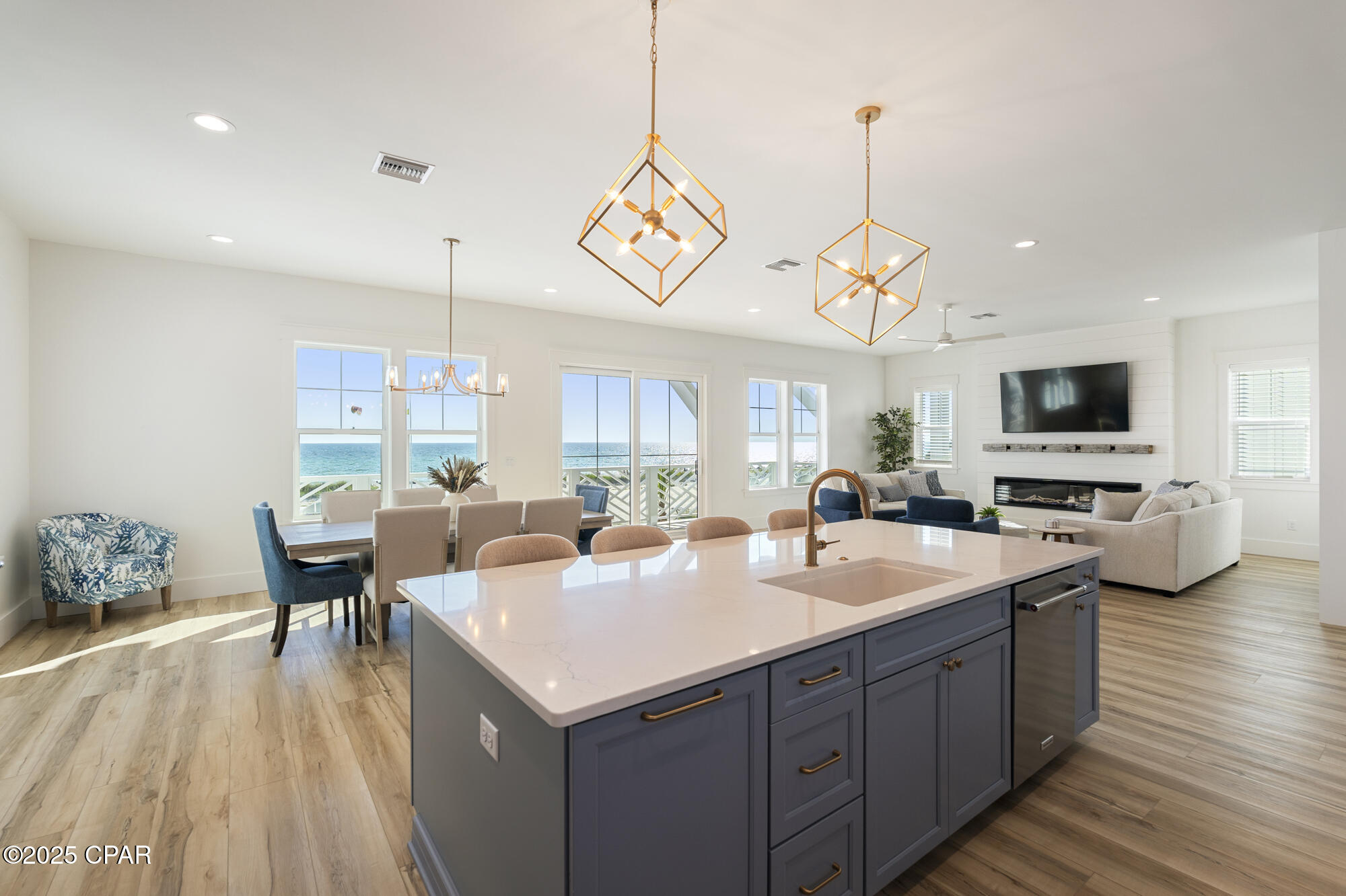 Image 7 For 5944 Gulf Drive