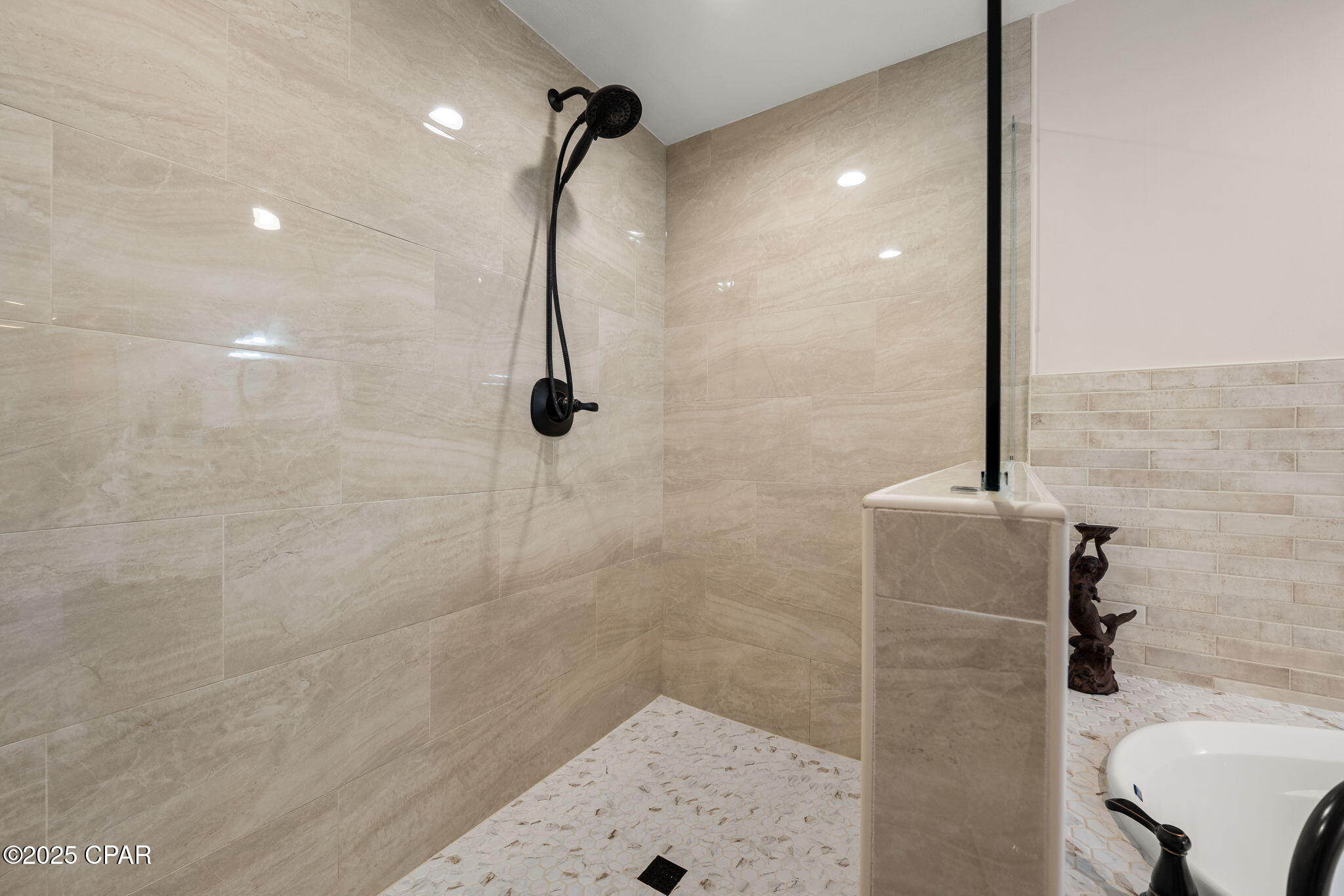 Image 25 For 8601 Surf Drive 14w