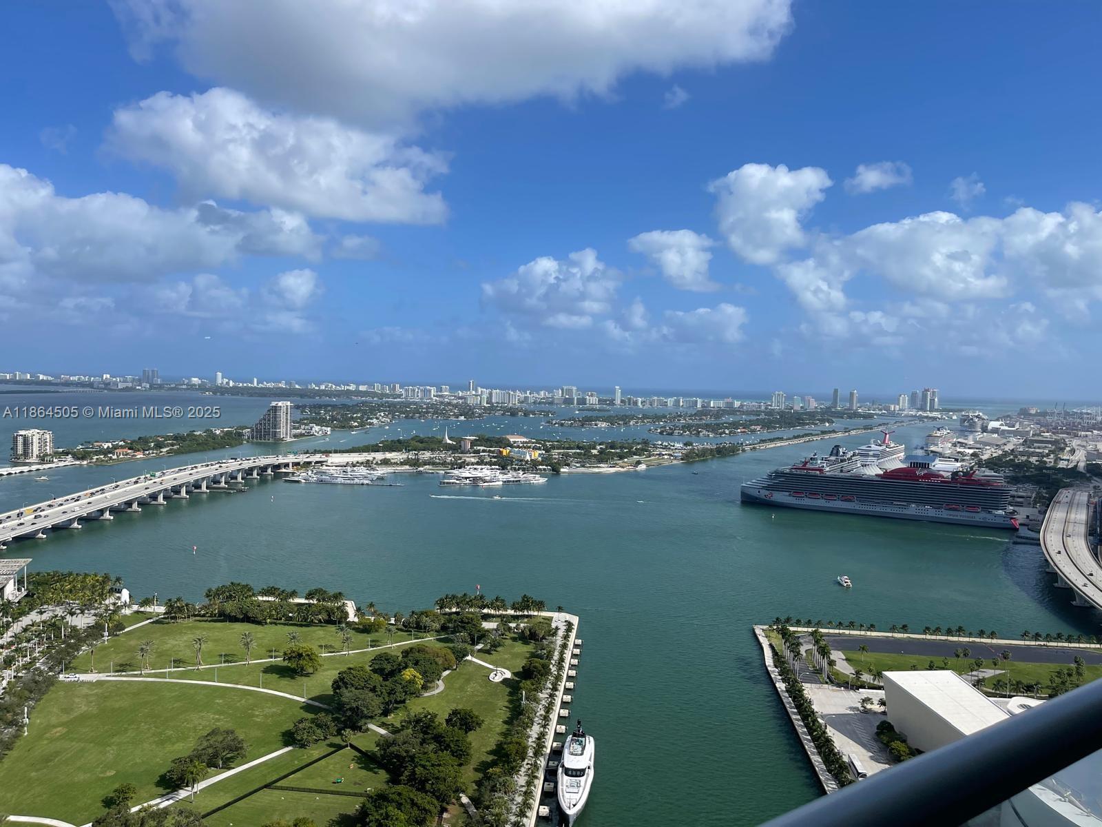 Apartamento à Venda em Miami, FL