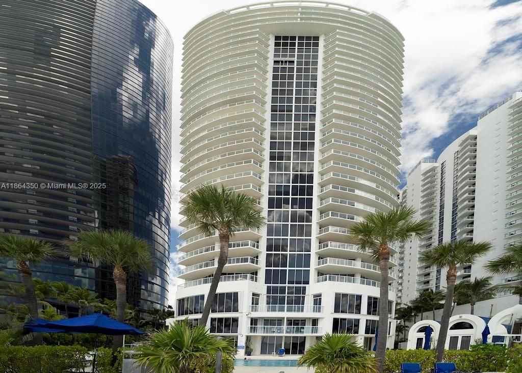 Apartamento à Venda em Sunny Isles Beach, FL