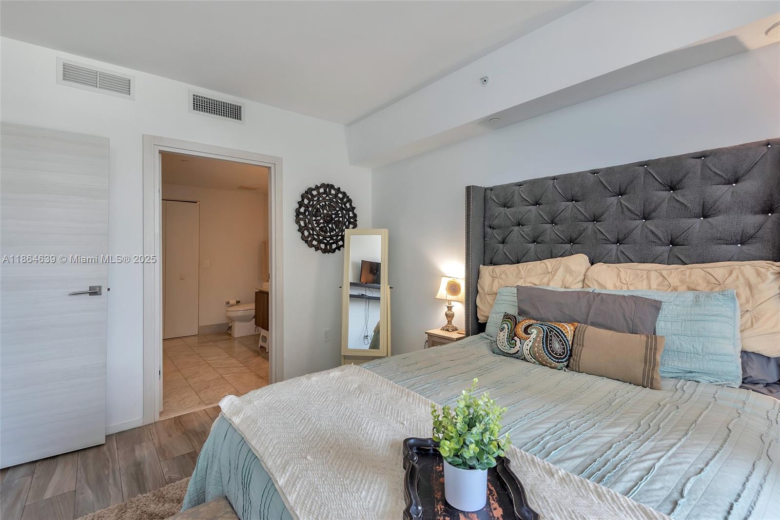801 S Miami Ave #1708, Miami FL 33130