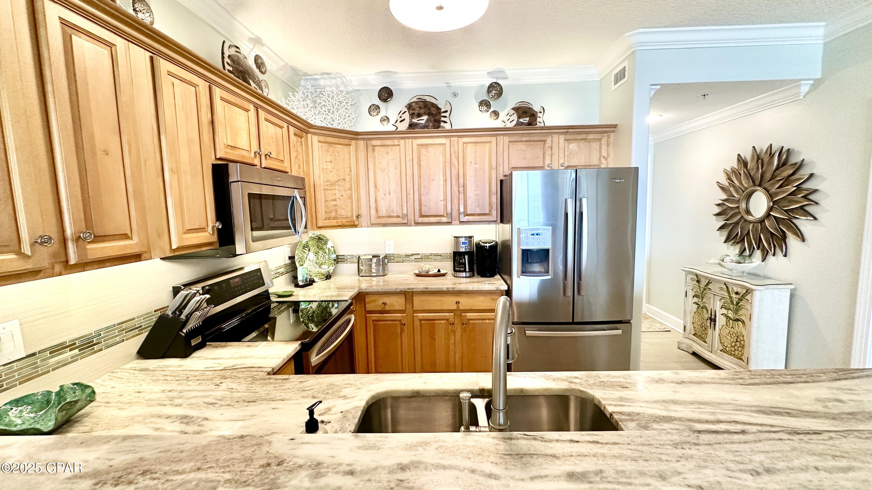 Image 17 For 17643 Front Beach Road 2003