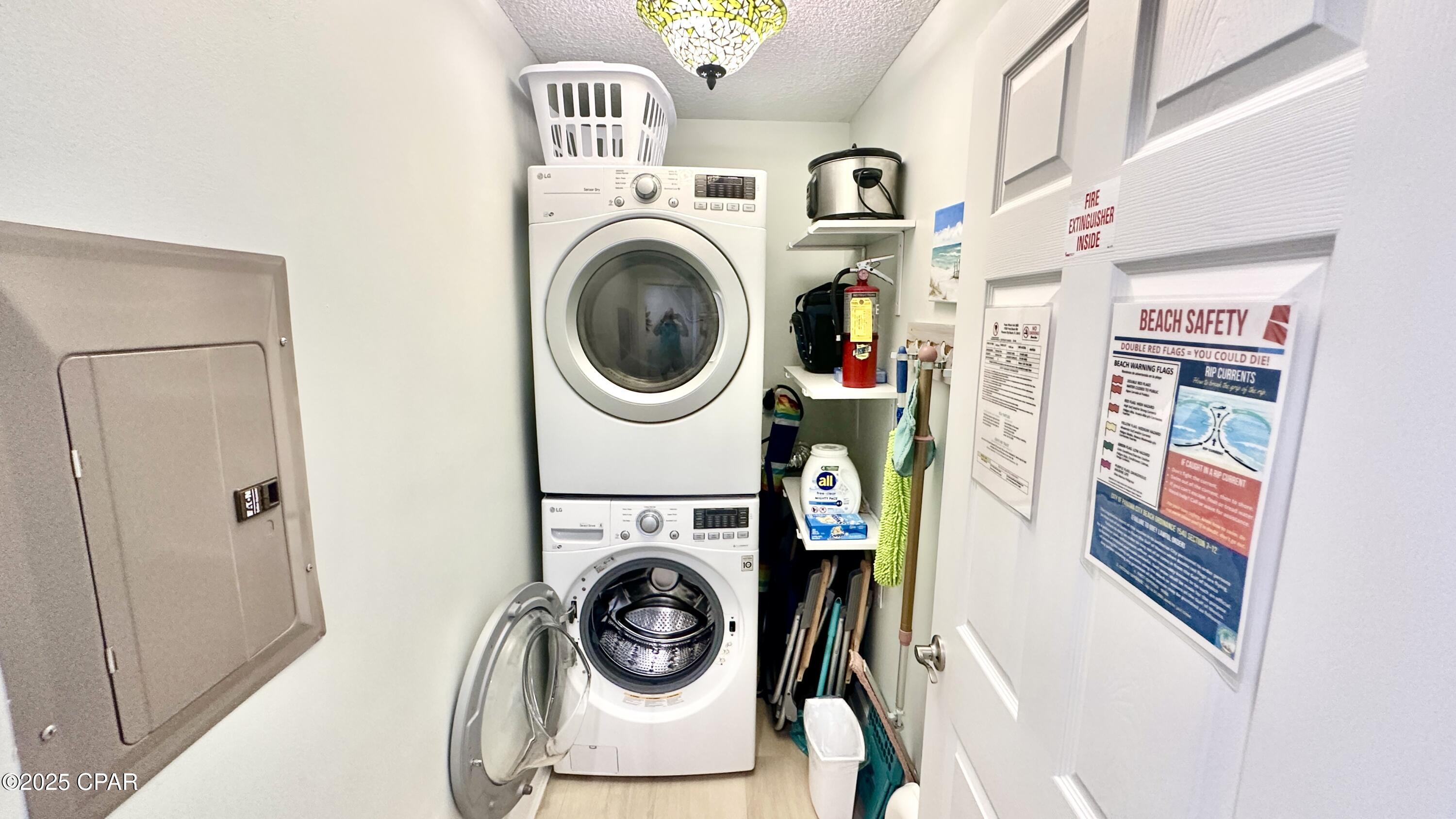 Image 33 For 17643 Front Beach Road 2003