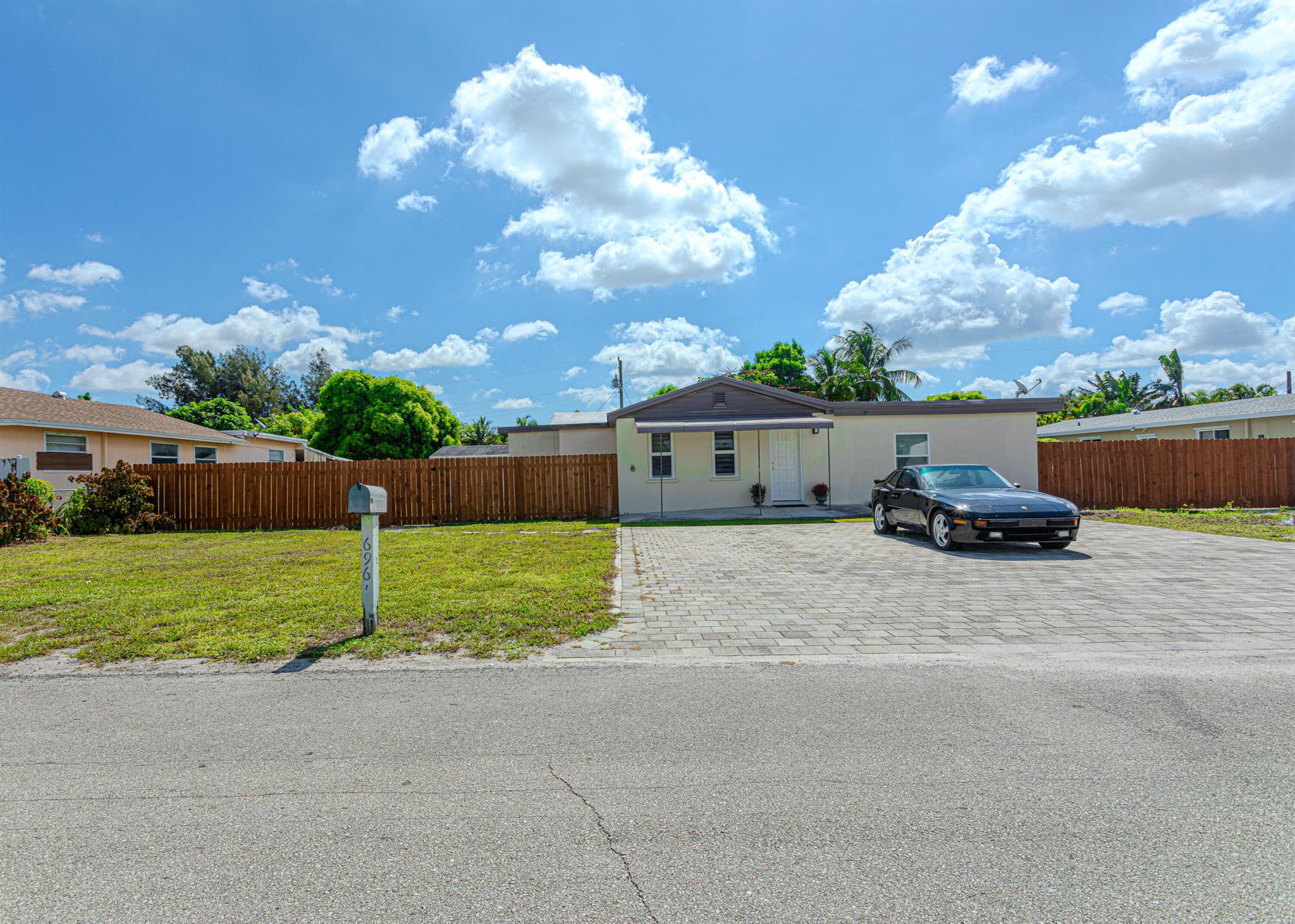 696 Neptune Street West Palm Beach FL 33406 | R11118299