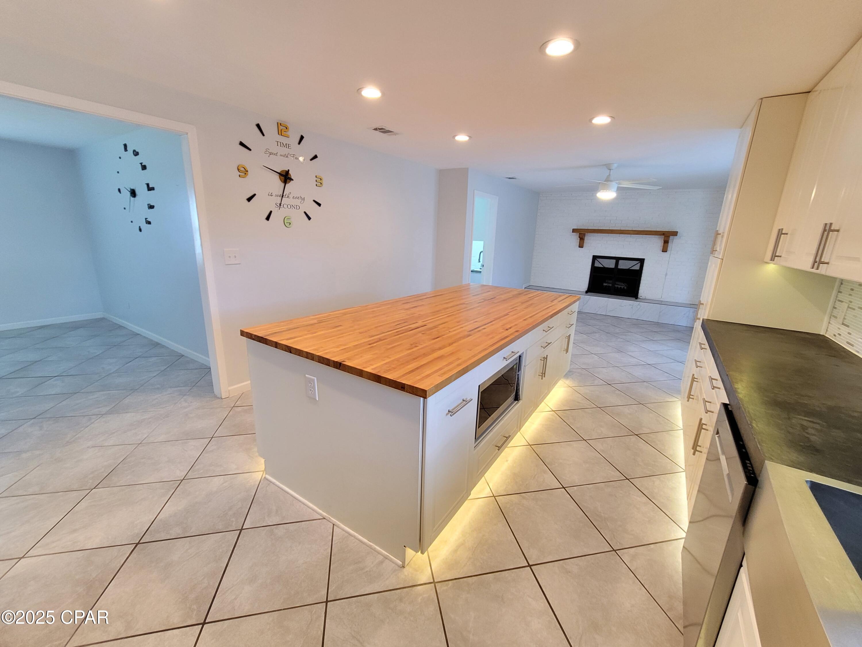 Image 10 For 325 Alexander Drive