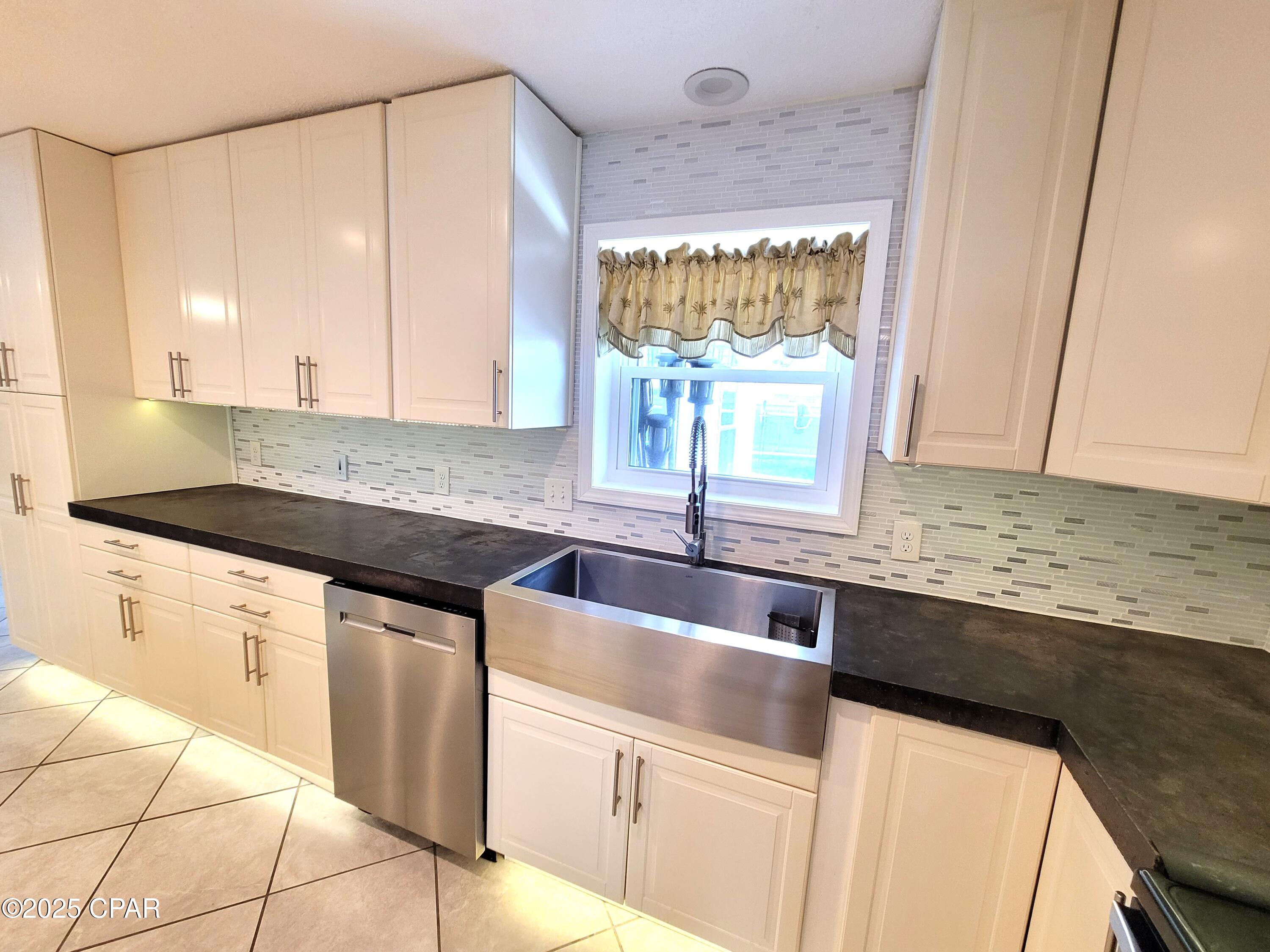 Image 13 For 325 Alexander Drive