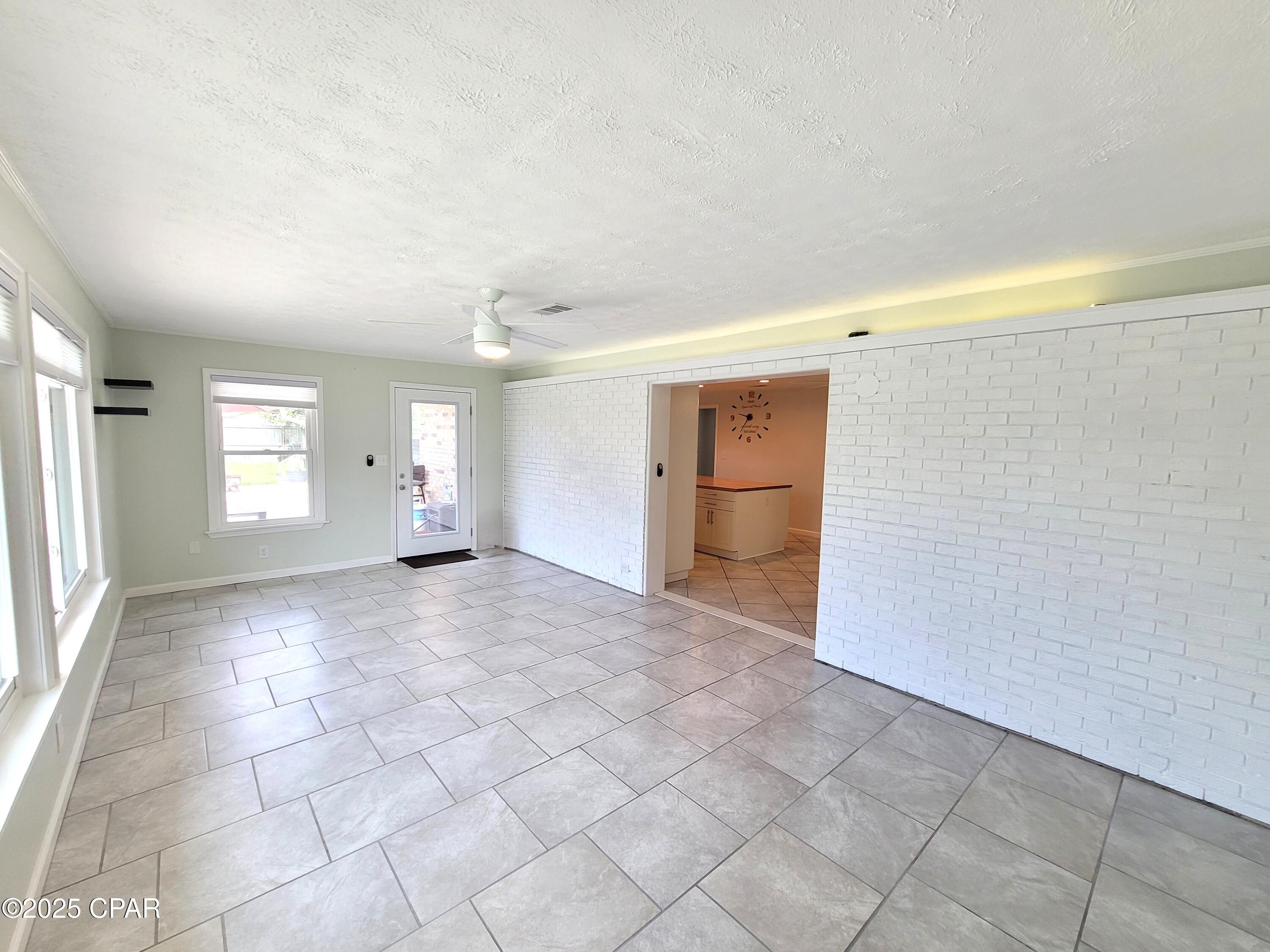 Image 21 For 325 Alexander Drive