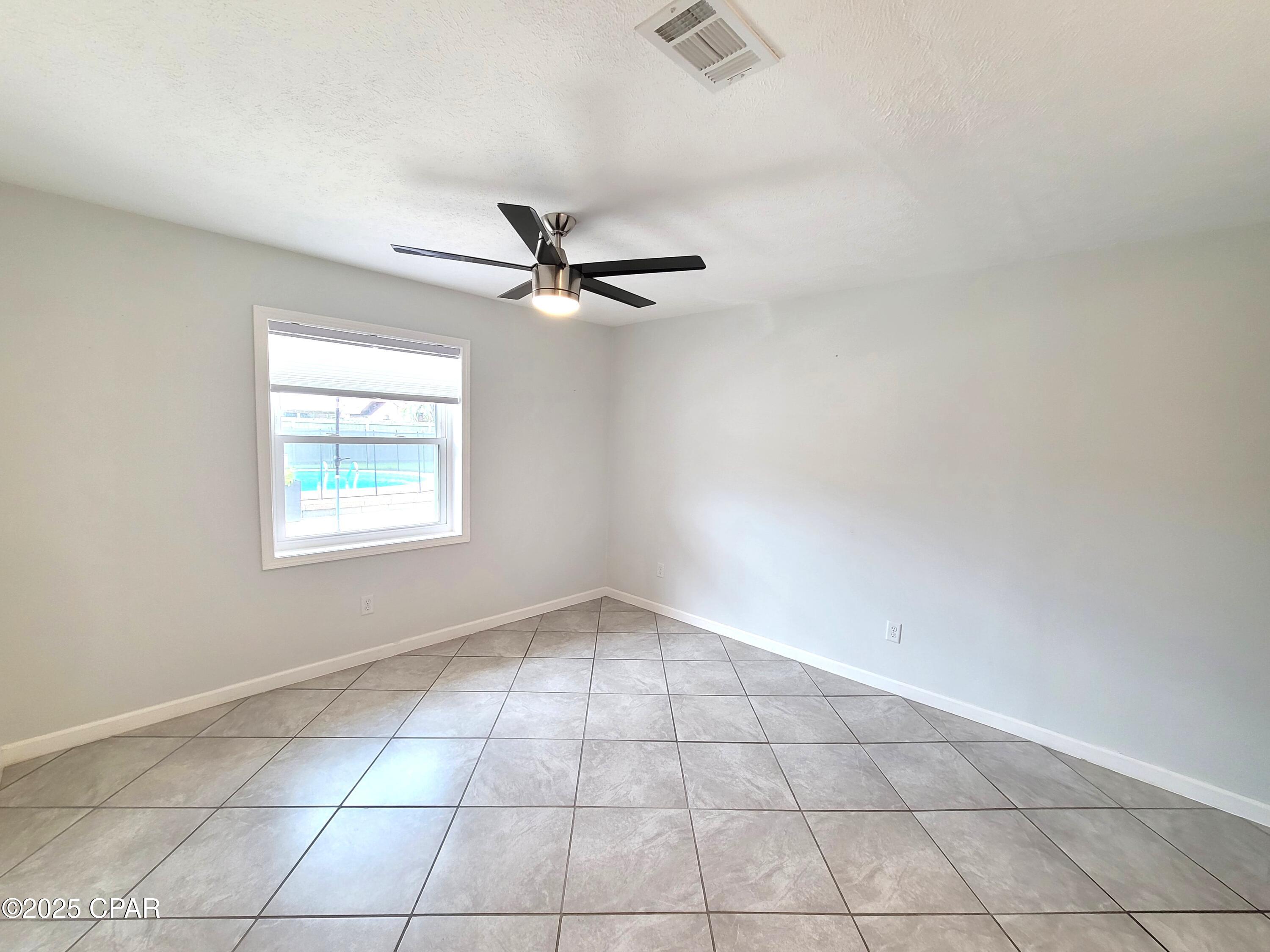 Image 6 For 325 Alexander Drive