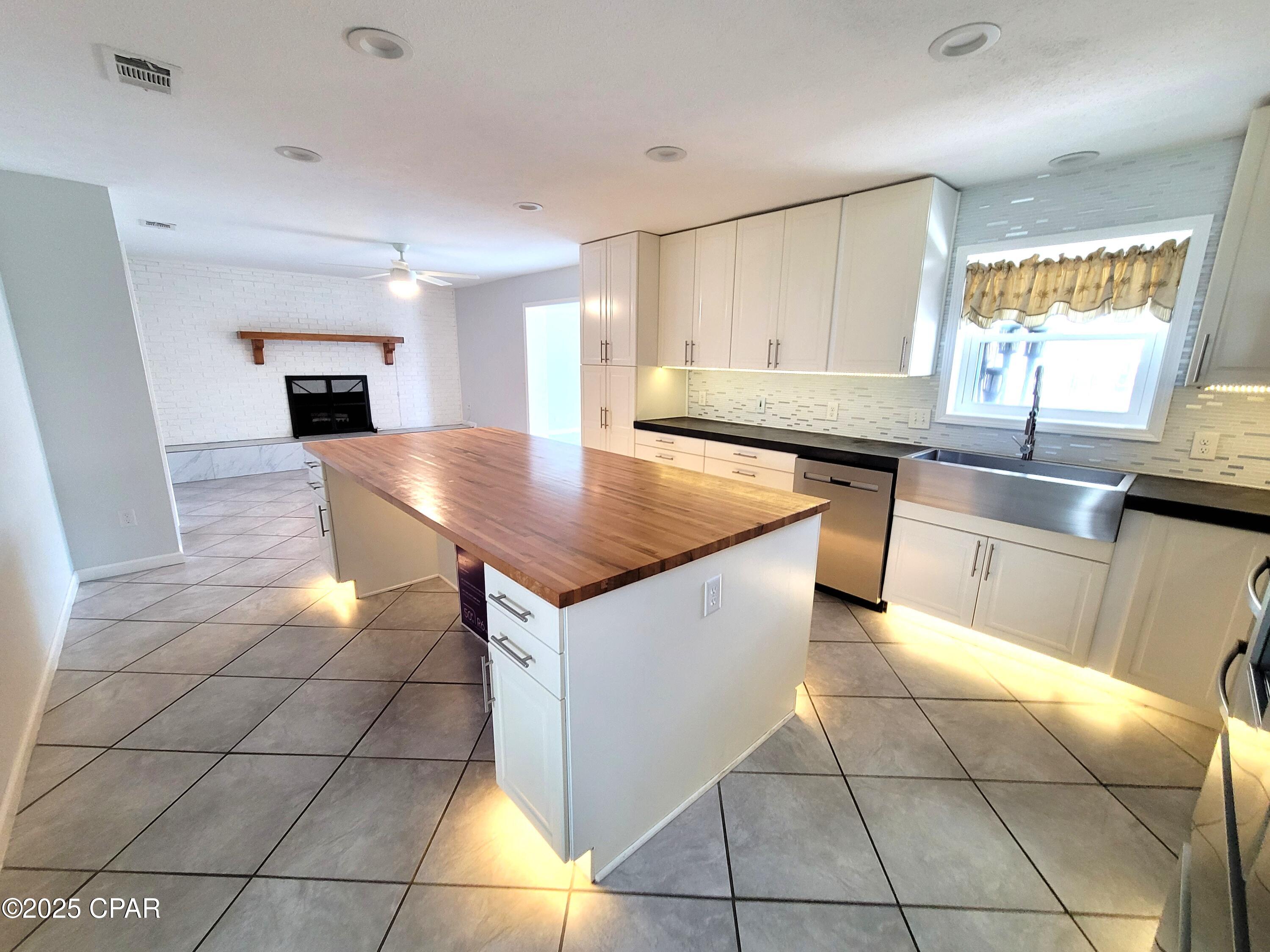 Image 9 For 325 Alexander Drive