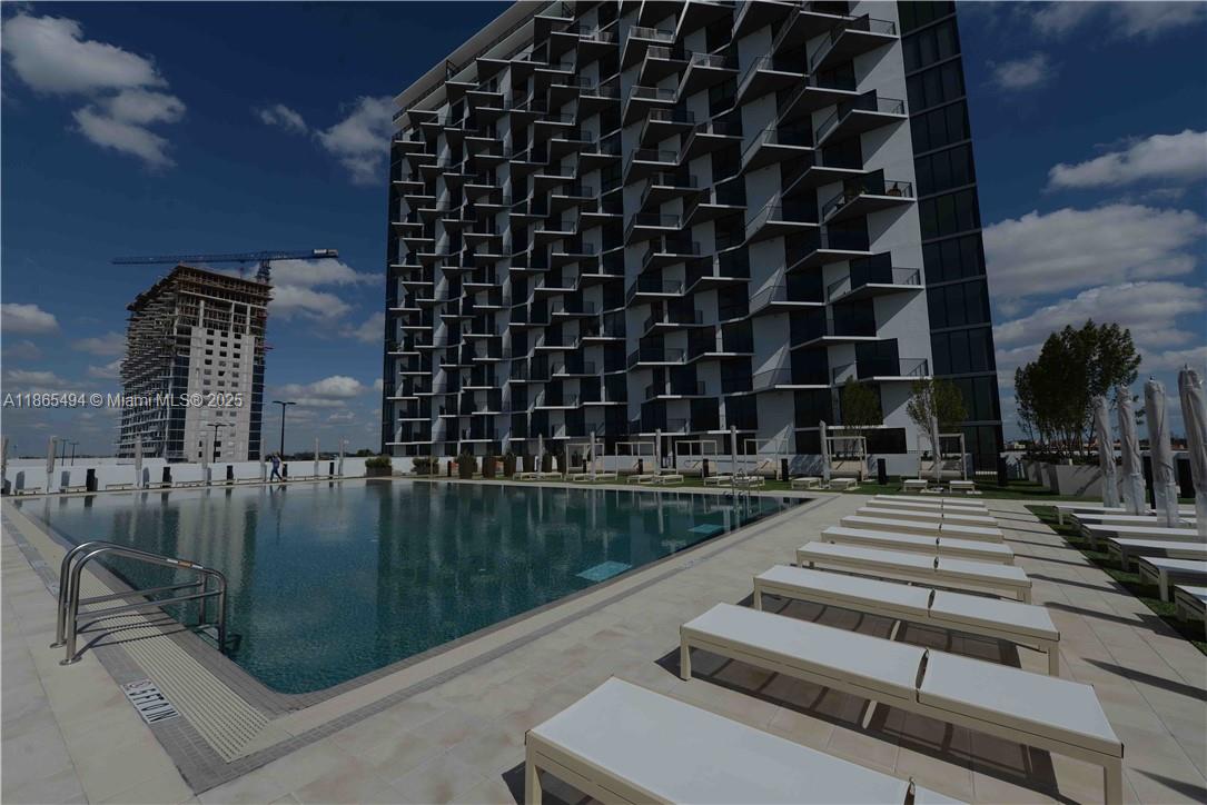 5252 Paseo Condominium