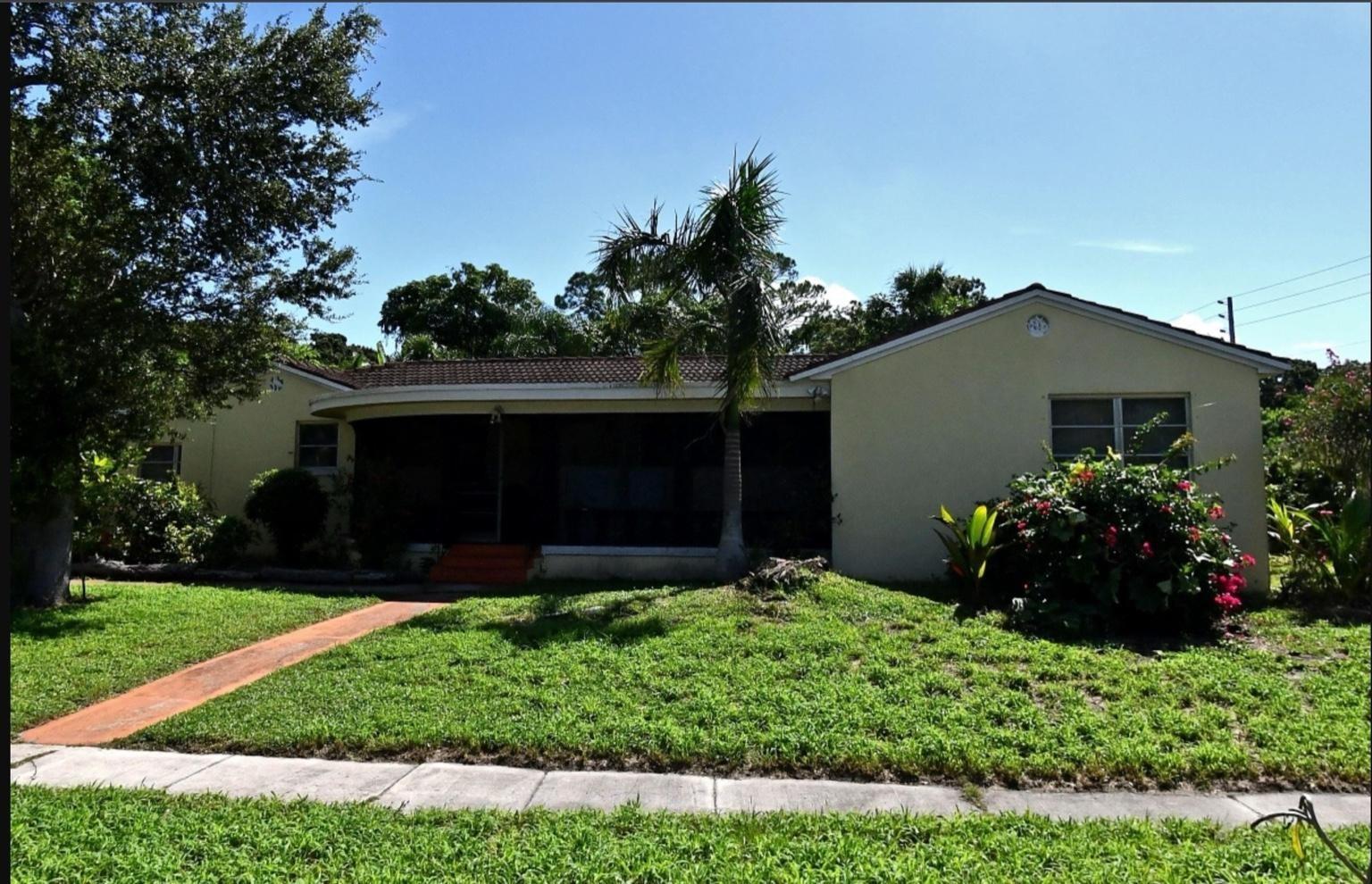 Homes for sale in Fort Pierce, FL | 1124 Colonial Rd, Fort Pierce, FL 34950 | MLS# F10523405