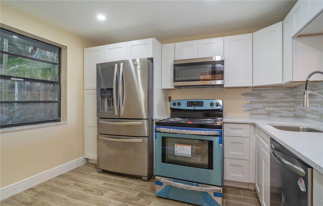 Homes for sale in Pembroke Pines, FL | 1100 Colony Point Cir #105, Pembroke Pines, FL 33026 | MLS# F10521271