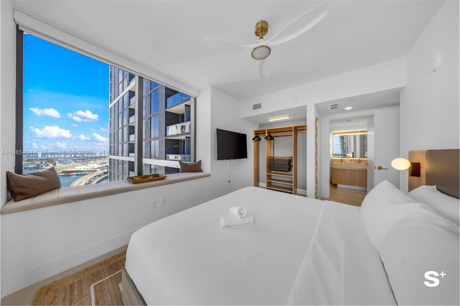 Condo for Sale in Miami, FL