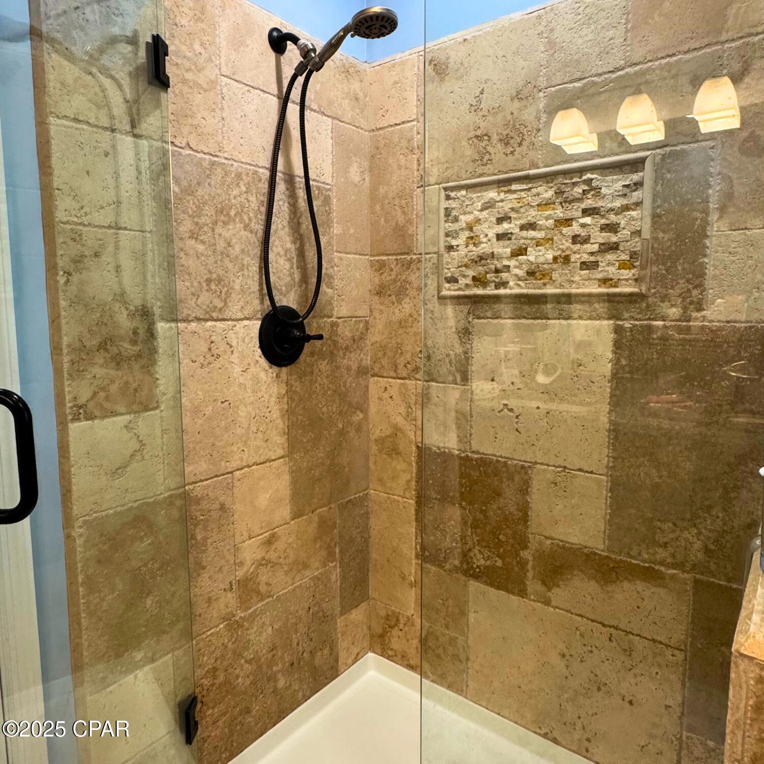 Image 12 For 1008 E 10th Str Street