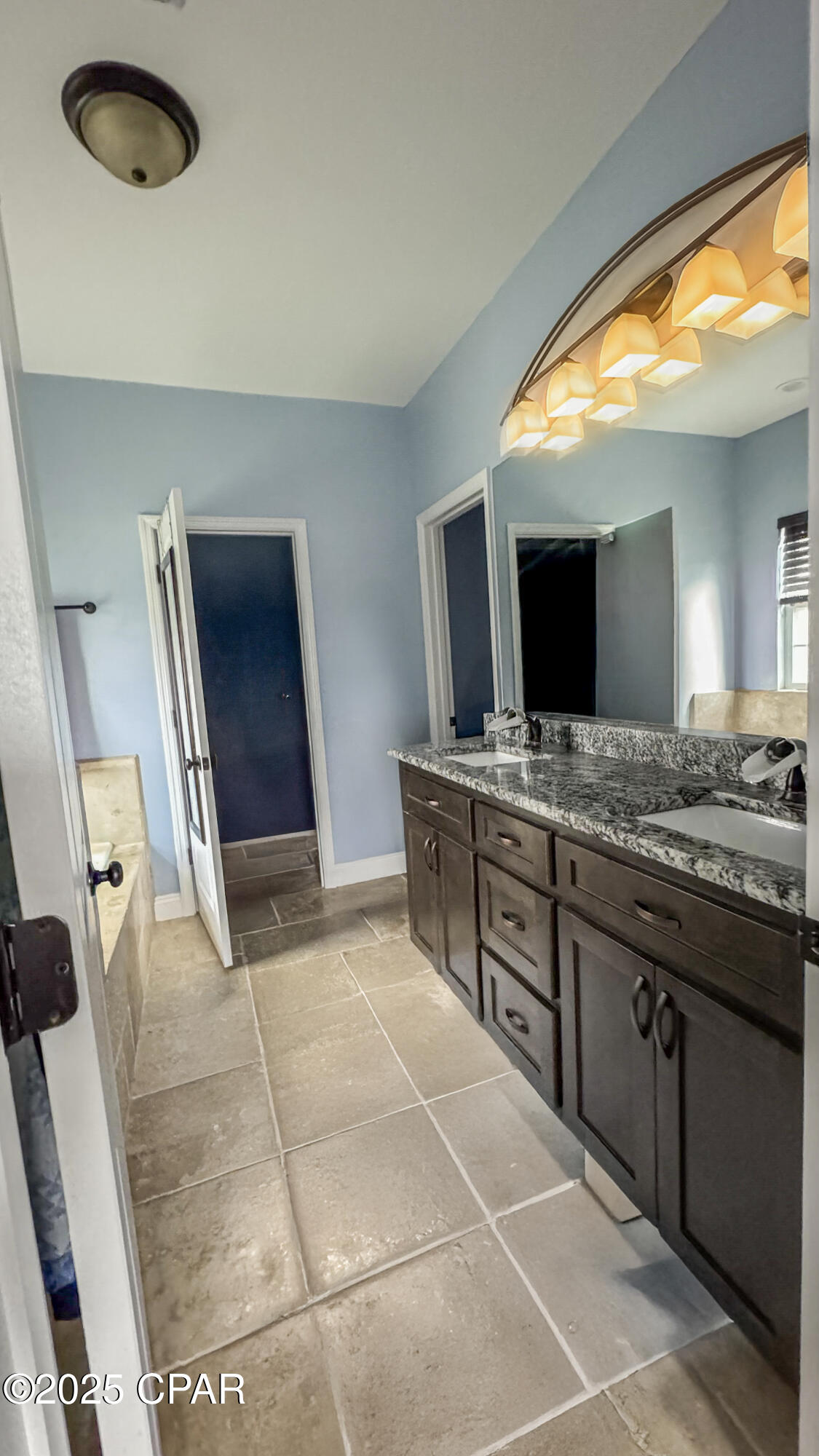 Image 13 For 1008 E 10th Str Street