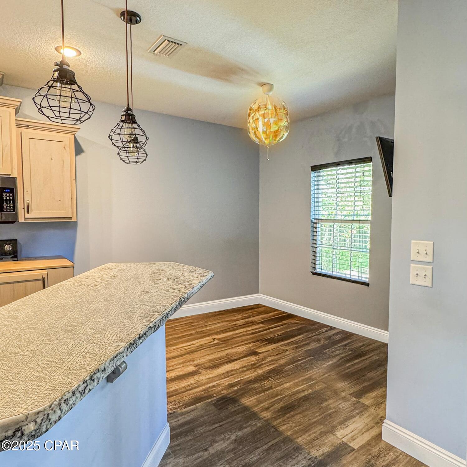 Image 14 For 1008 E 10th Str Street