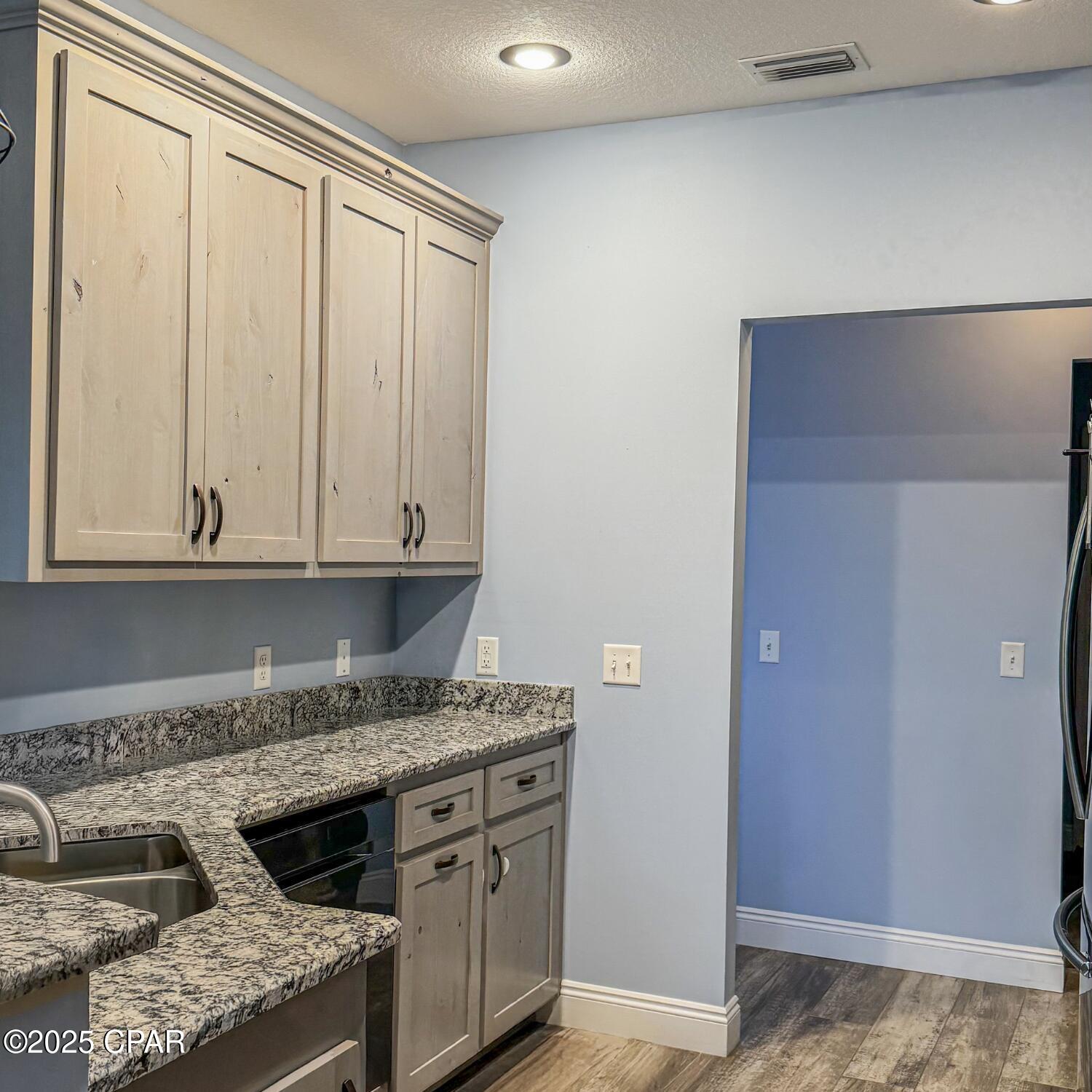 Image 15 For 1008 E 10th Str Street