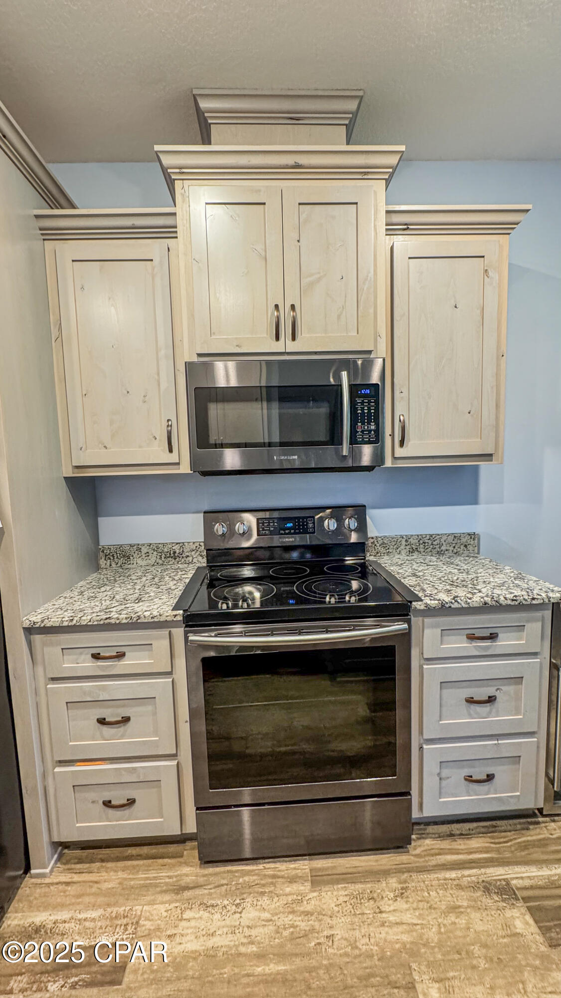 Image 16 For 1008 E 10th Str Street