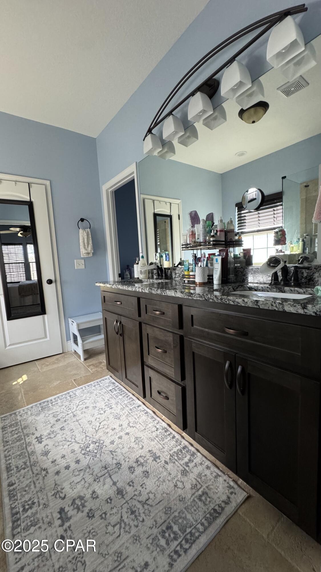 Image 40 For 1008 E 10th Str Street