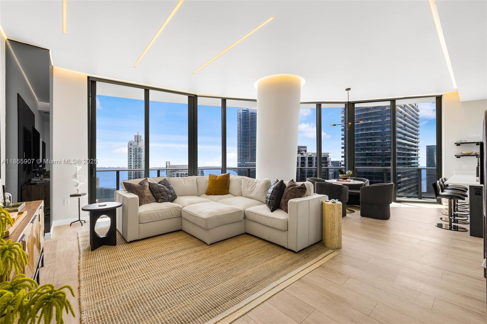 45 SW 9th St #4603, Miami FL 33130