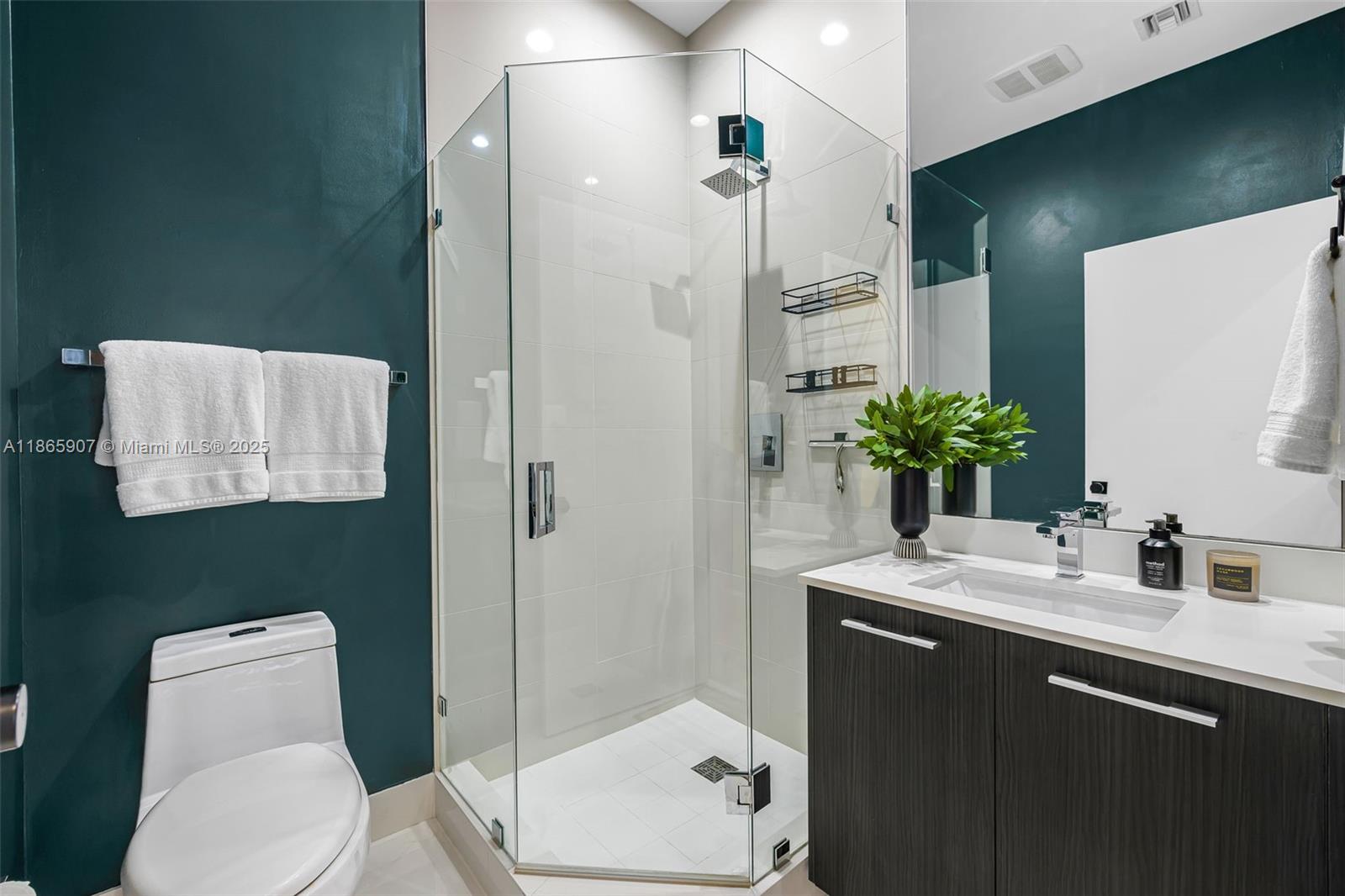 45 SW 9th St #4603, Miami FL 33130